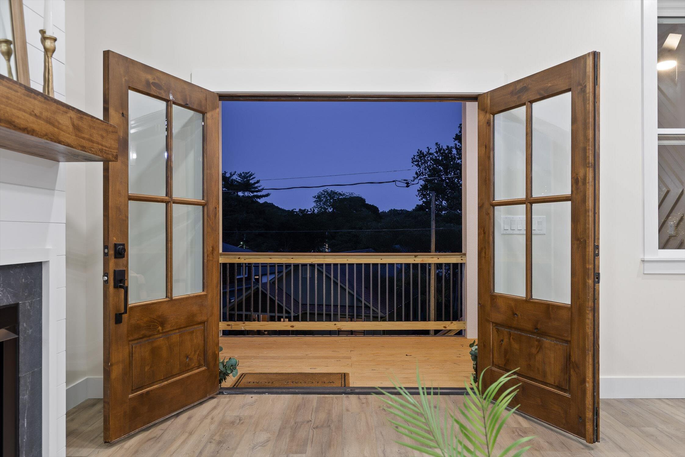 Chattanooga, Tennessee 37409, United States, 4 Bedrooms Bedrooms, ,3 BathroomsBathrooms,Residential,Contingent,137514