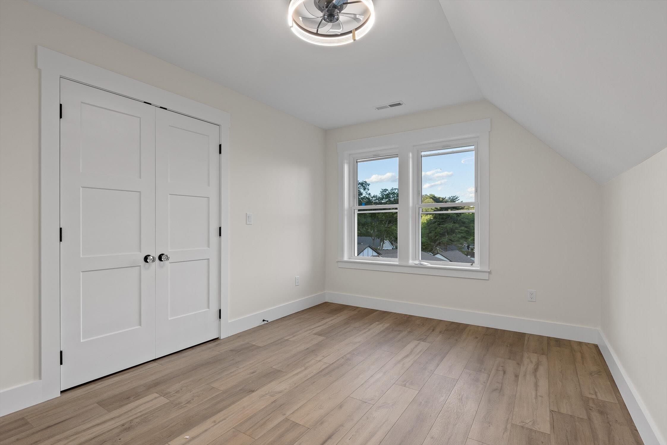 Chattanooga, Tennessee 37409, United States, 4 Bedrooms Bedrooms, ,3 BathroomsBathrooms,Residential,Contingent,137514