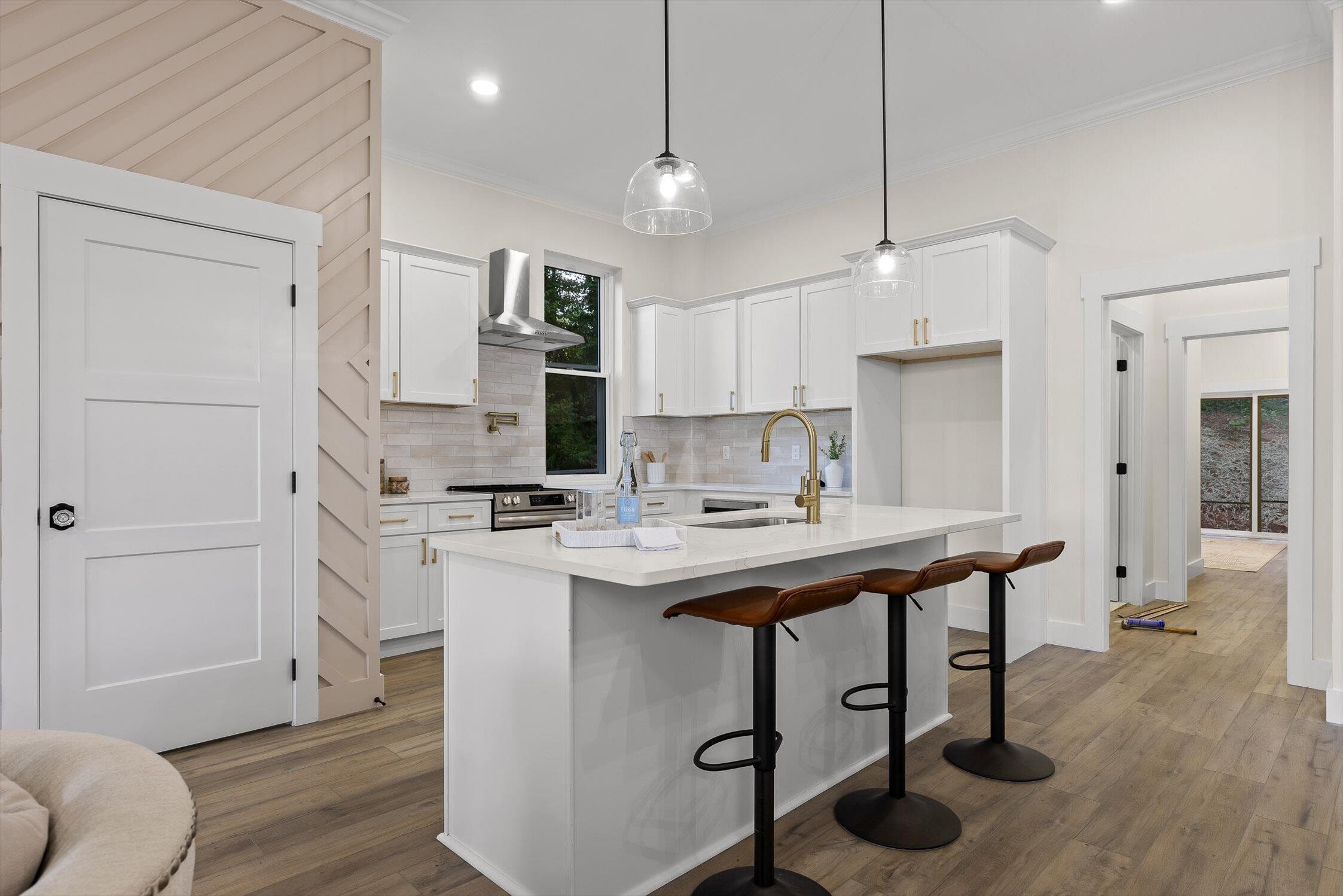 Chattanooga, Tennessee 37409, United States, 4 Bedrooms Bedrooms, ,3 BathroomsBathrooms,Residential,Contingent,137514