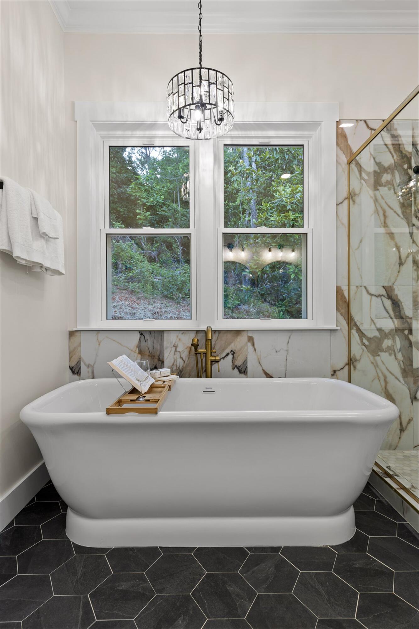 Chattanooga, Tennessee 37409, United States, 4 Bedrooms Bedrooms, ,3 BathroomsBathrooms,Residential,Contingent,137514