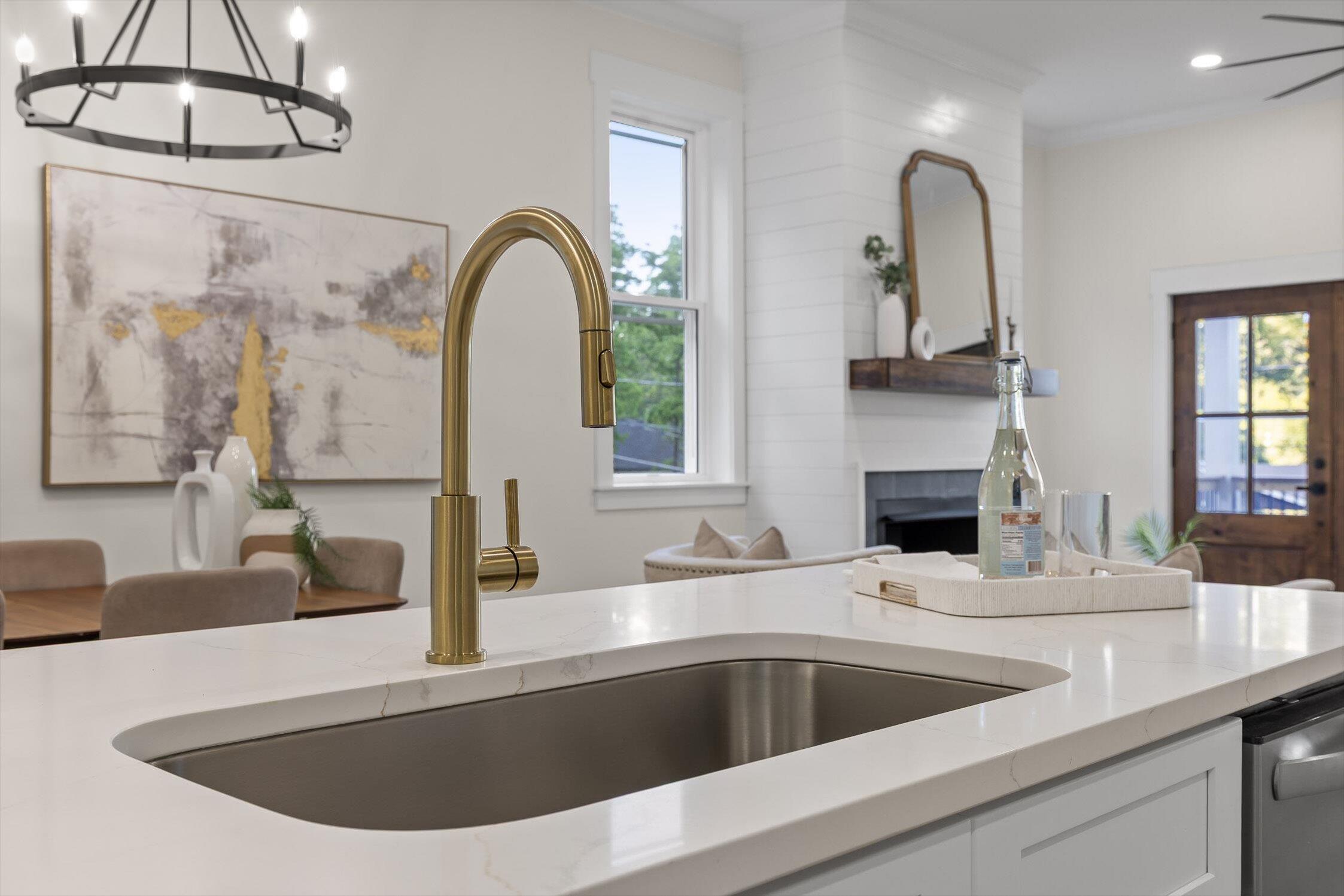 Chattanooga, Tennessee 37409, United States, 4 Bedrooms Bedrooms, ,3 BathroomsBathrooms,Residential,Contingent,137514