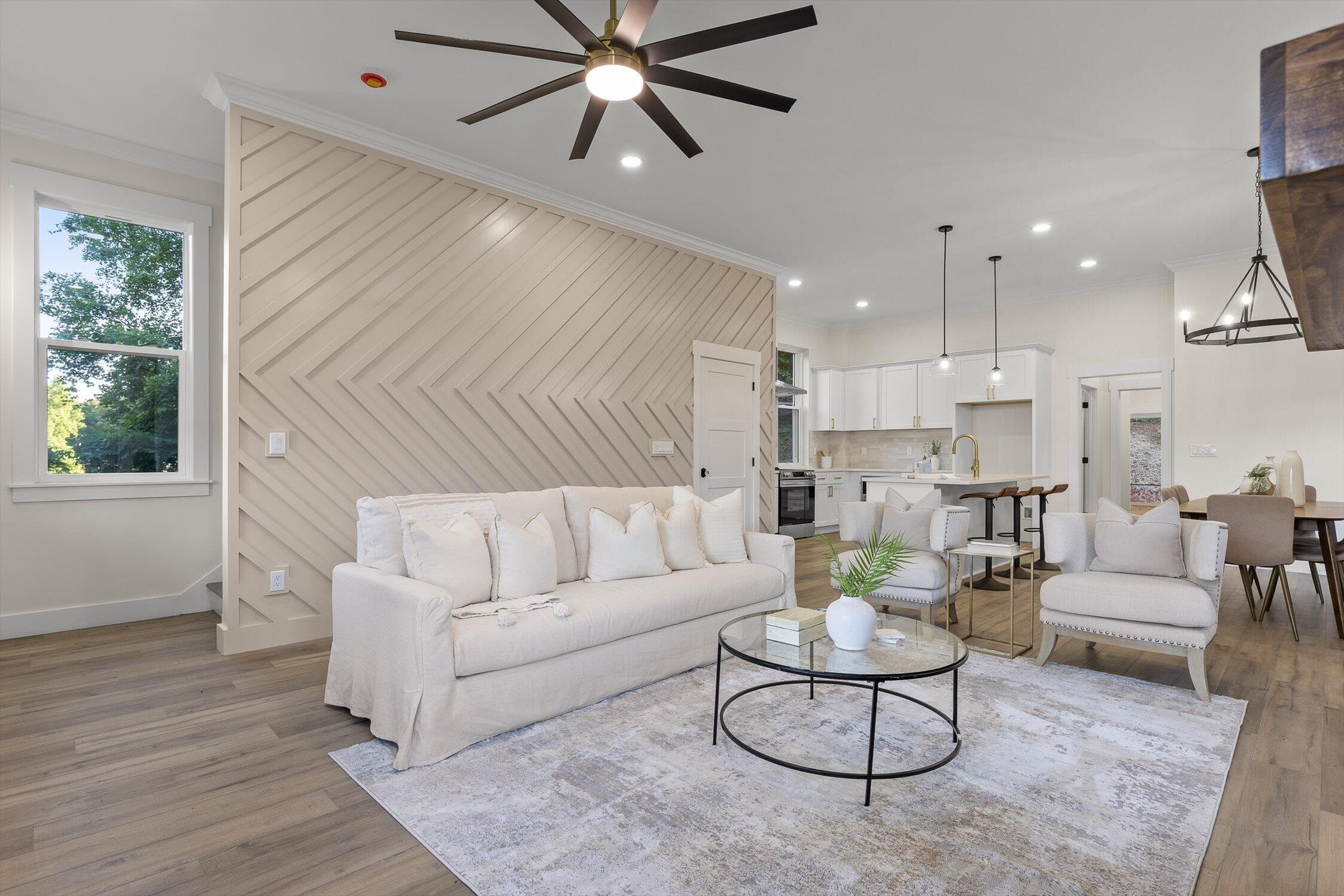 Chattanooga, Tennessee 37409, United States, 4 Bedrooms Bedrooms, ,3 BathroomsBathrooms,Residential,Contingent,137514