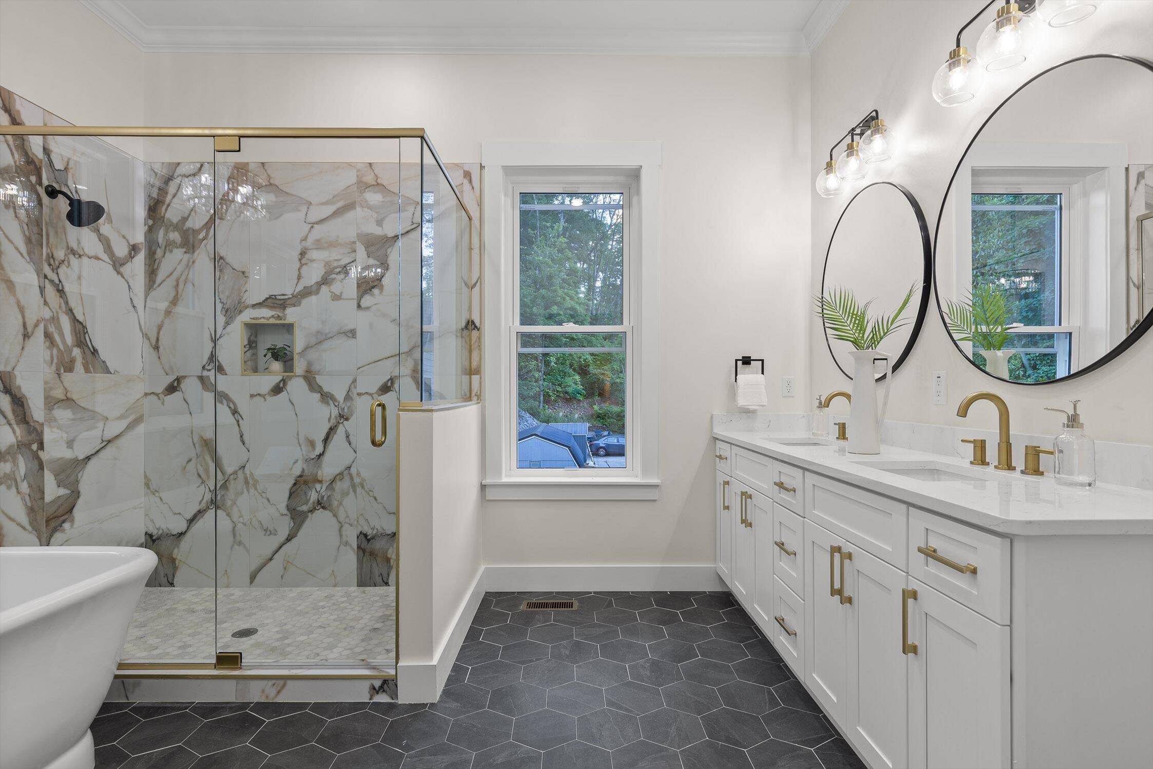 Chattanooga, Tennessee 37409, United States, 4 Bedrooms Bedrooms, ,3 BathroomsBathrooms,Residential,Contingent,137514