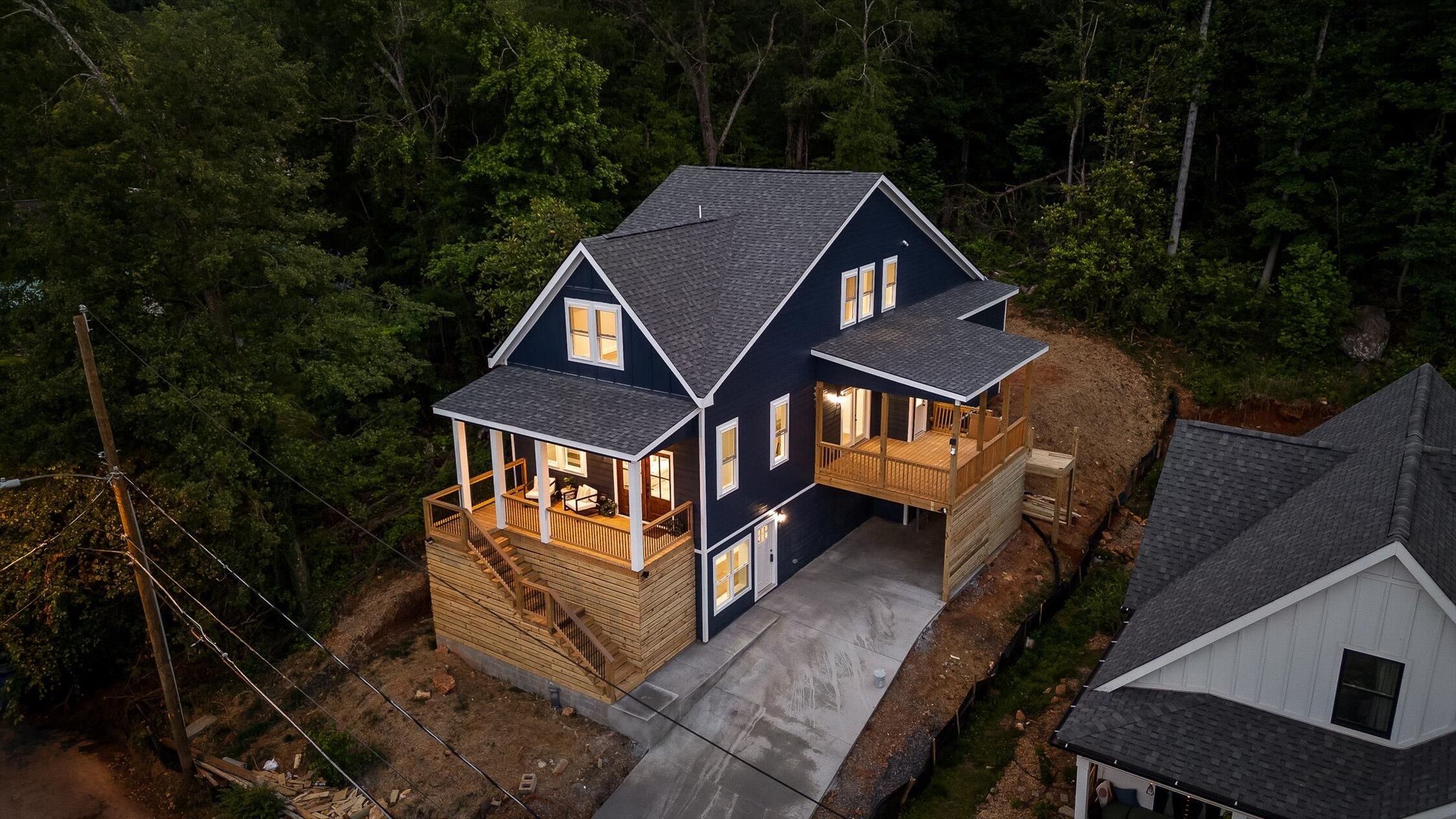 Chattanooga, Tennessee 37409, United States, 4 Bedrooms Bedrooms, ,3 BathroomsBathrooms,Residential,Contingent,137514