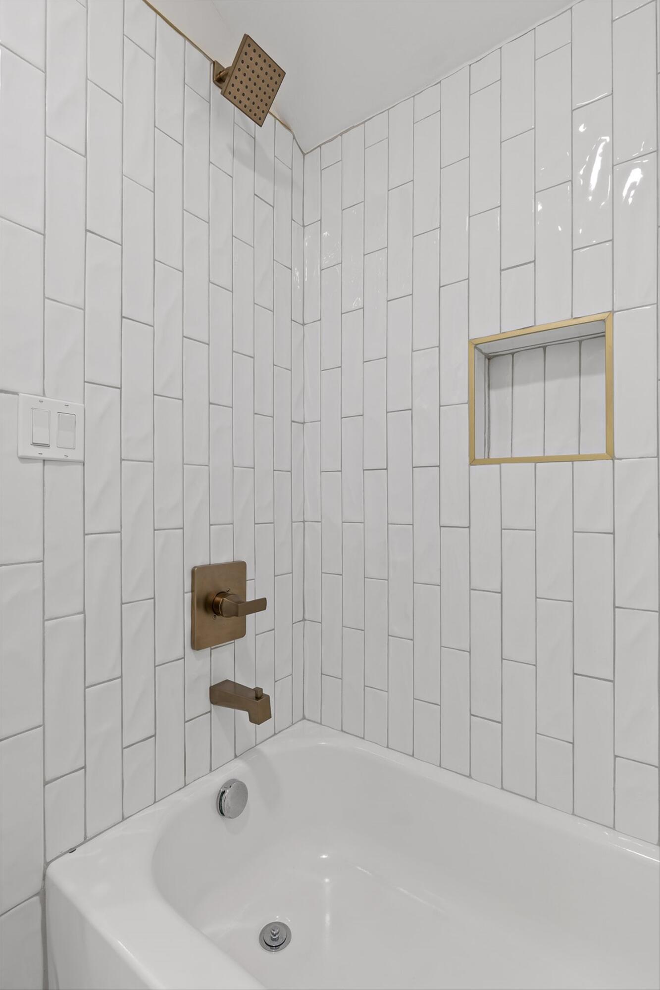 Chattanooga, Tennessee 37409, United States, 4 Bedrooms Bedrooms, ,3 BathroomsBathrooms,Residential,Contingent,137514