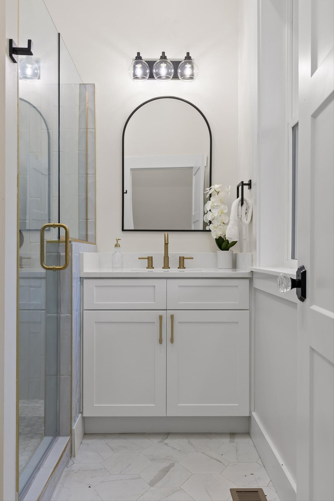 Chattanooga, Tennessee 37409, United States, 4 Bedrooms Bedrooms, ,3 BathroomsBathrooms,Residential,Contingent,137514