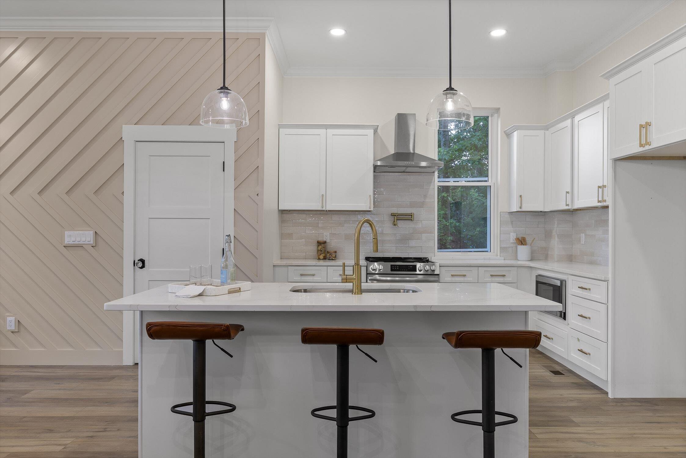 Chattanooga, Tennessee 37409, United States, 4 Bedrooms Bedrooms, ,3 BathroomsBathrooms,Residential,Contingent,137514