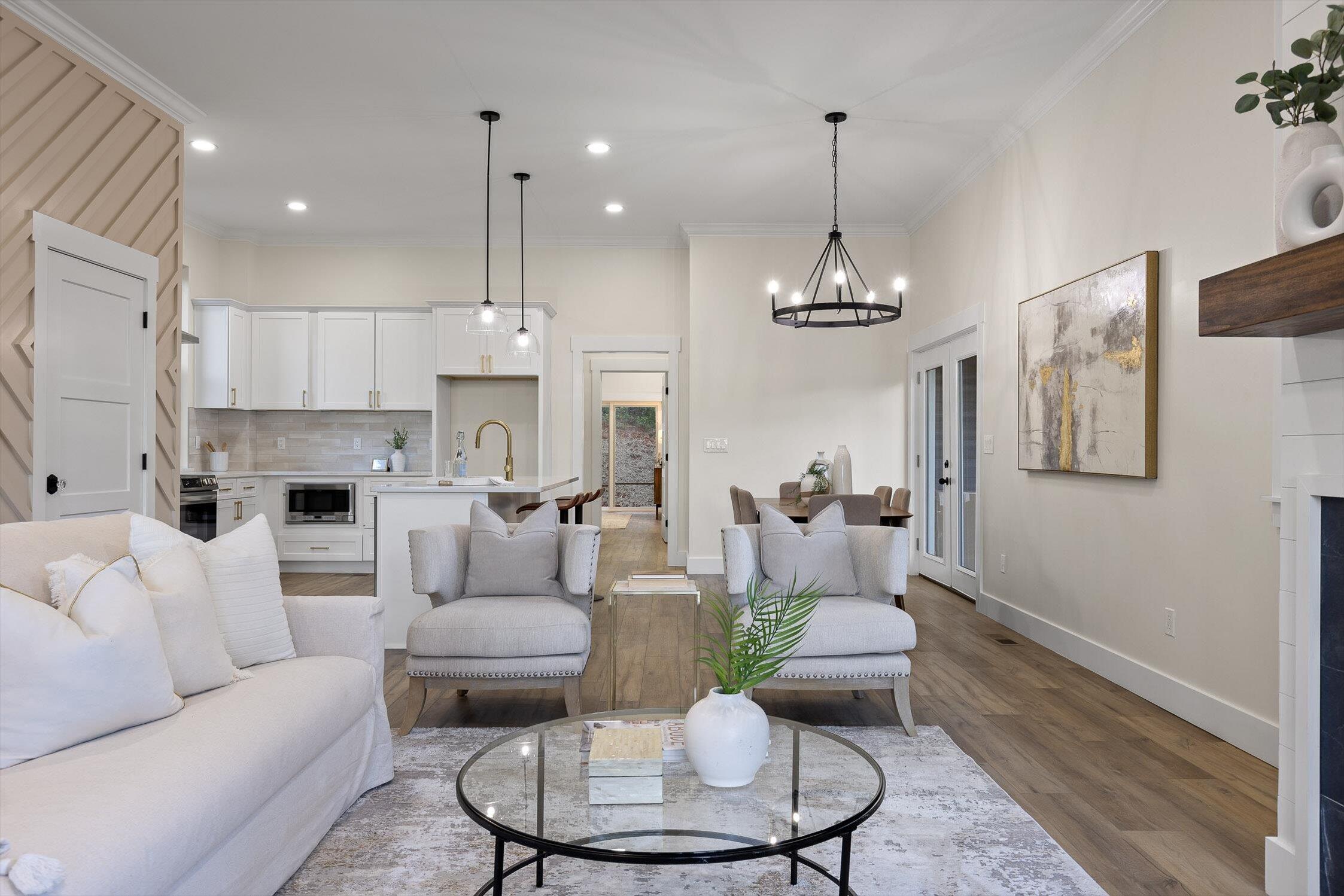 Chattanooga, Tennessee 37409, United States, 4 Bedrooms Bedrooms, ,3 BathroomsBathrooms,Residential,Contingent,137514