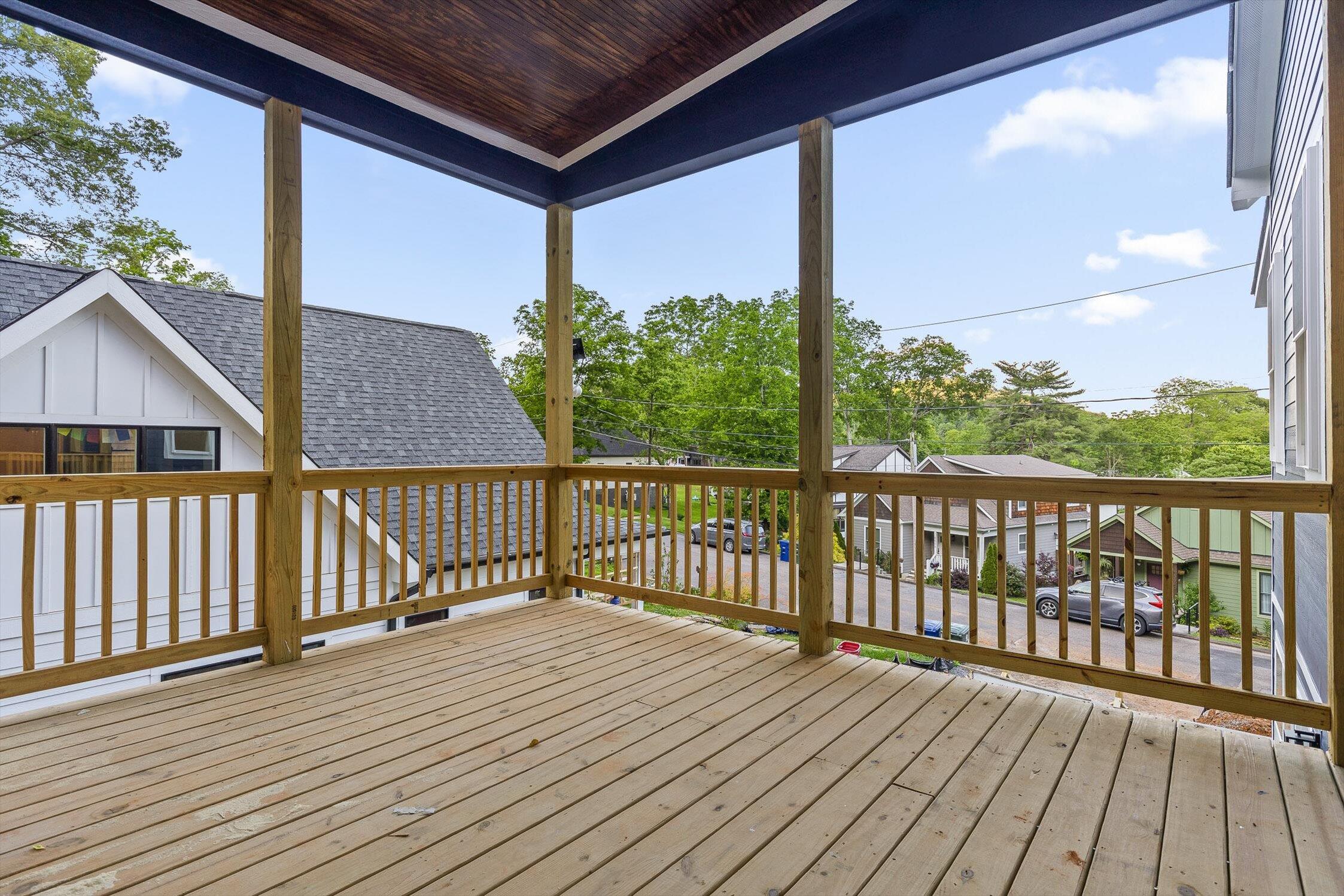 Chattanooga, Tennessee 37409, United States, 4 Bedrooms Bedrooms, ,3 BathroomsBathrooms,Residential,Contingent,137514