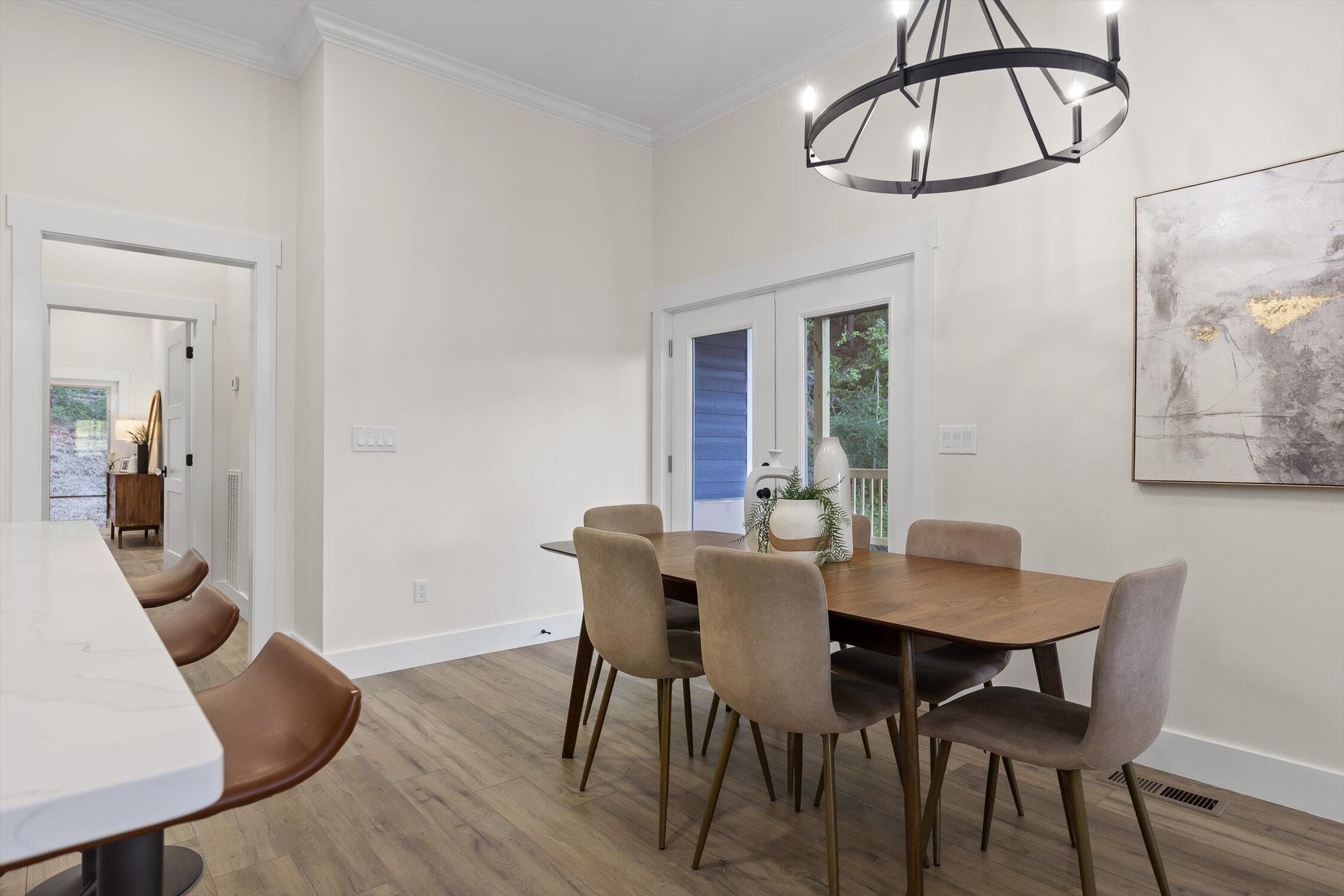 Chattanooga, Tennessee 37409, United States, 4 Bedrooms Bedrooms, ,3 BathroomsBathrooms,Residential,Contingent,137514