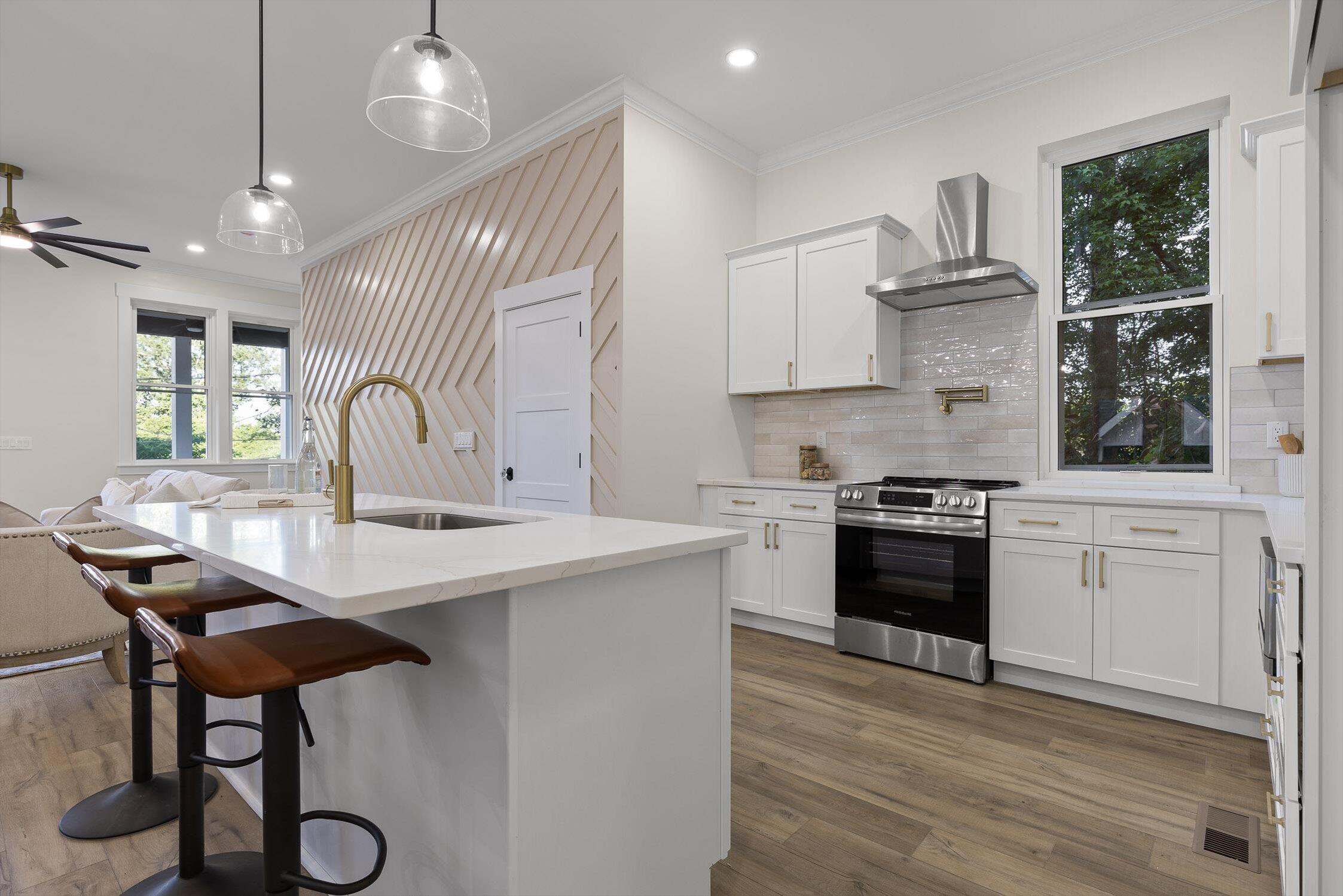 Chattanooga, Tennessee 37409, United States, 4 Bedrooms Bedrooms, ,3 BathroomsBathrooms,Residential,Contingent,137514