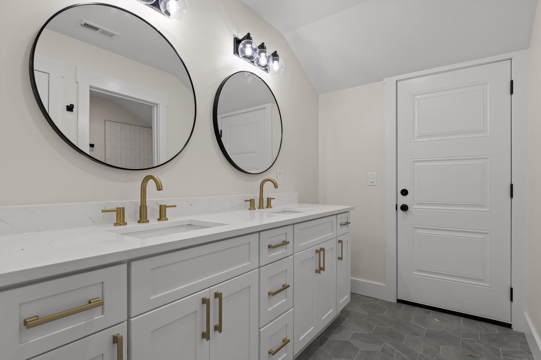 Chattanooga, Tennessee 37409, United States, 4 Bedrooms Bedrooms, ,3 BathroomsBathrooms,Residential,Contingent,137514