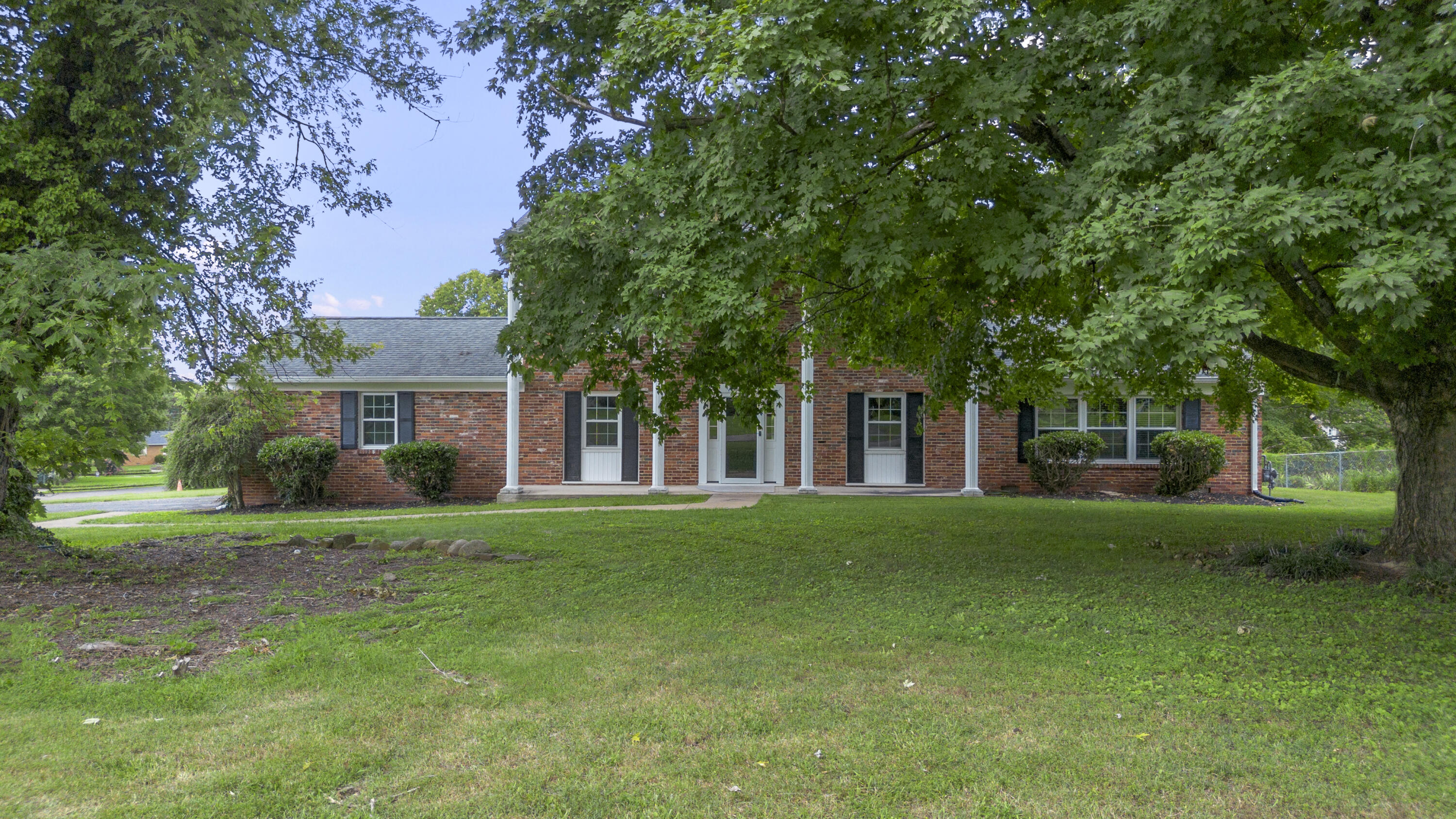 1820 W Lake Drive, Cleveland, Tennessee image 5