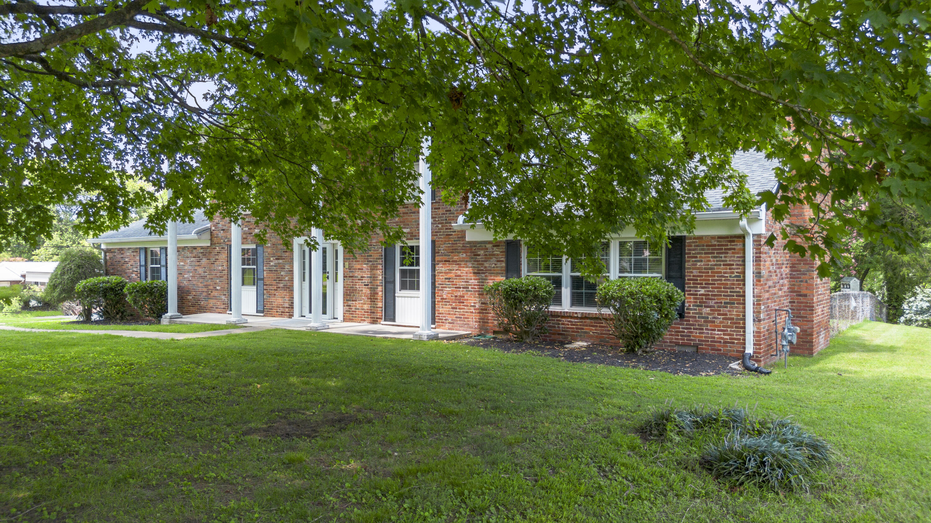 1820 W Lake Drive, Cleveland, Tennessee image 3