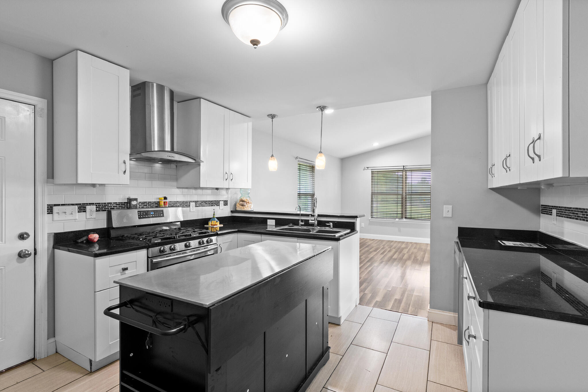 1-339 Foothills Dr - 001