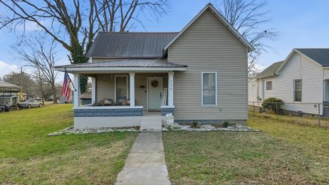 Photo of 305 Pine Avenue, South Pittsburg, TN 37380 (MLS # 1526916)