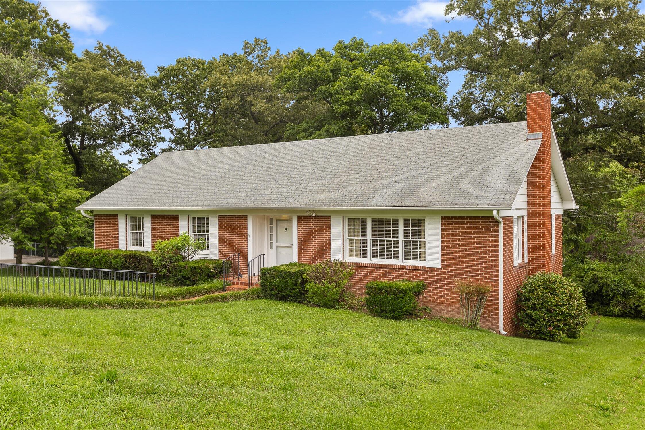 1013 Rivermont Place, Chattanooga, Tennessee image 3