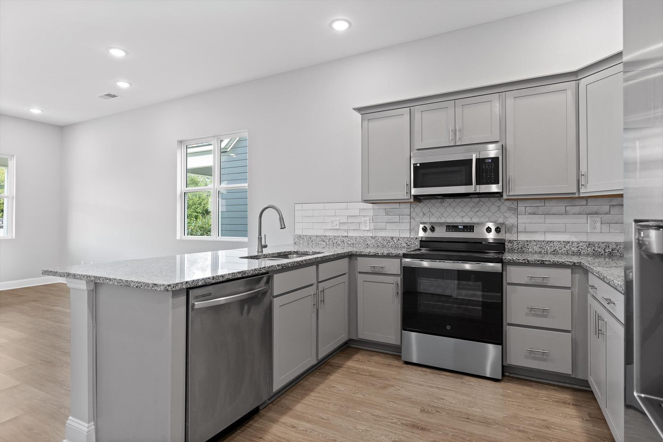 Chattanooga, Tennessee 37411, United States, 4 Bedrooms Bedrooms, ,3 BathroomsBathrooms,Residential,Active,183470