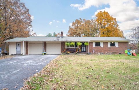 Photo of 844 Miller Road, Signal Mountain, TN 37377 (MLS # 1533801)