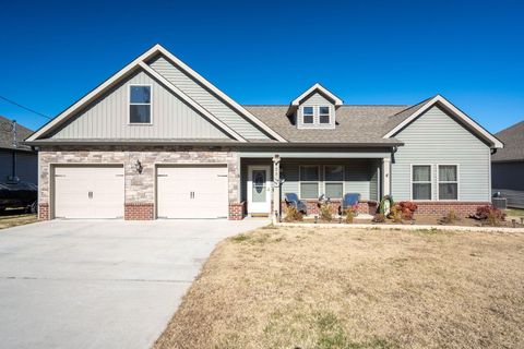 Photo of 425 Franklin Circle, Fort Oglethorpe, GA 30742 (MLS # 1525428)