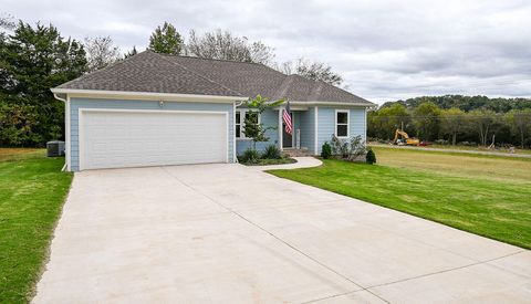 Homes For Sale - 100 County Road 155<br/> Riceville, TN 37370