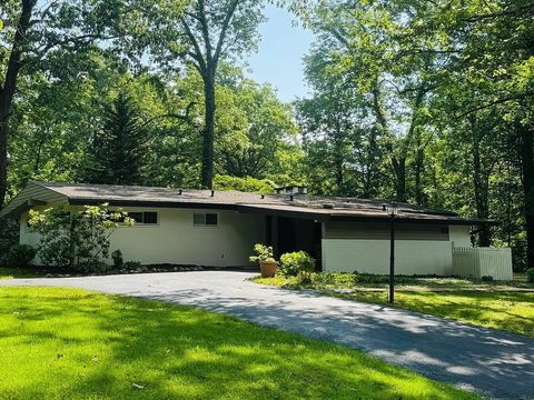 Photo of 203 Hathaway Drive, Signal Mountain, TN 37377 (MLS # 1529326)