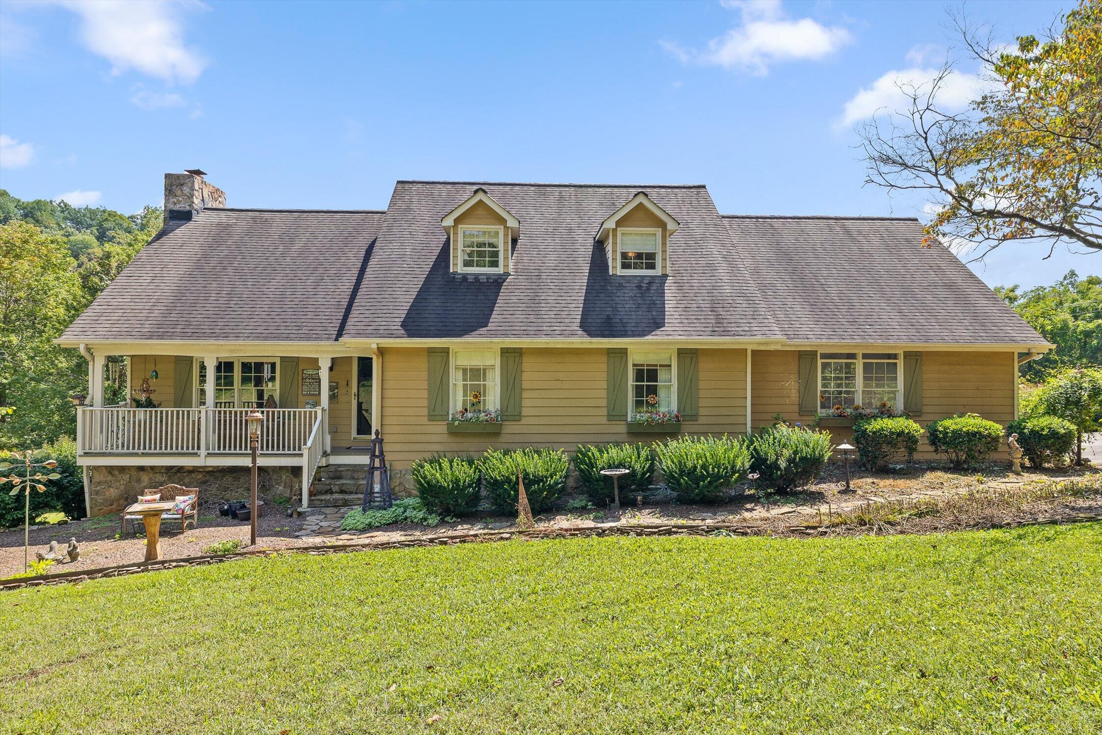 Chattanooga, Tennessee 37415, United States, 3 Bedrooms Bedrooms, ,4 BathroomsBathrooms,Residential,Pending,208810