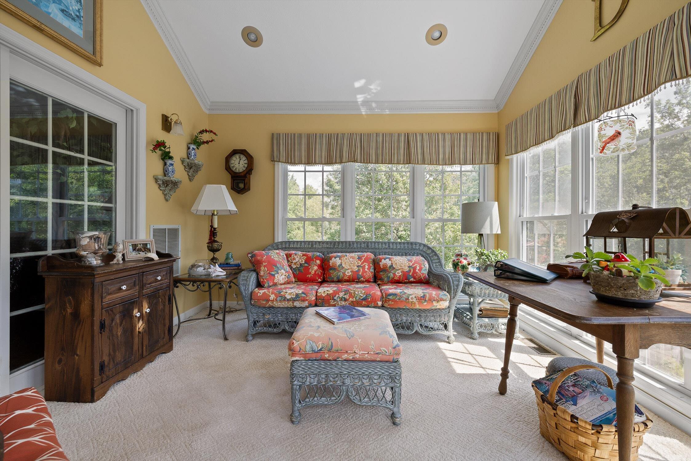 Chattanooga, Tennessee 37415, United States, 3 Bedrooms Bedrooms, ,4 BathroomsBathrooms,Residential,Pending,208810