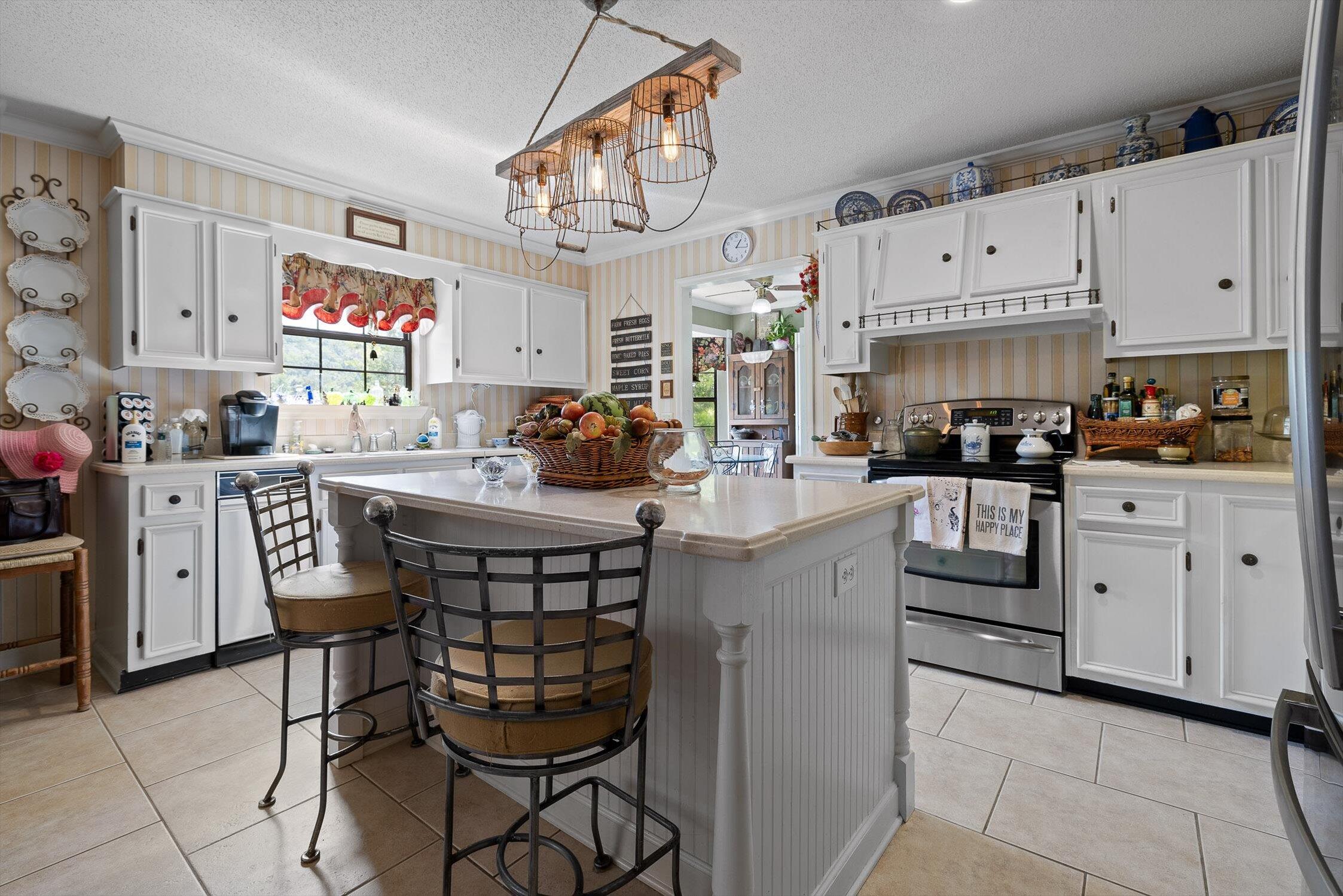 Chattanooga, Tennessee 37415, United States, 3 Bedrooms Bedrooms, ,4 BathroomsBathrooms,Residential,Pending,208810