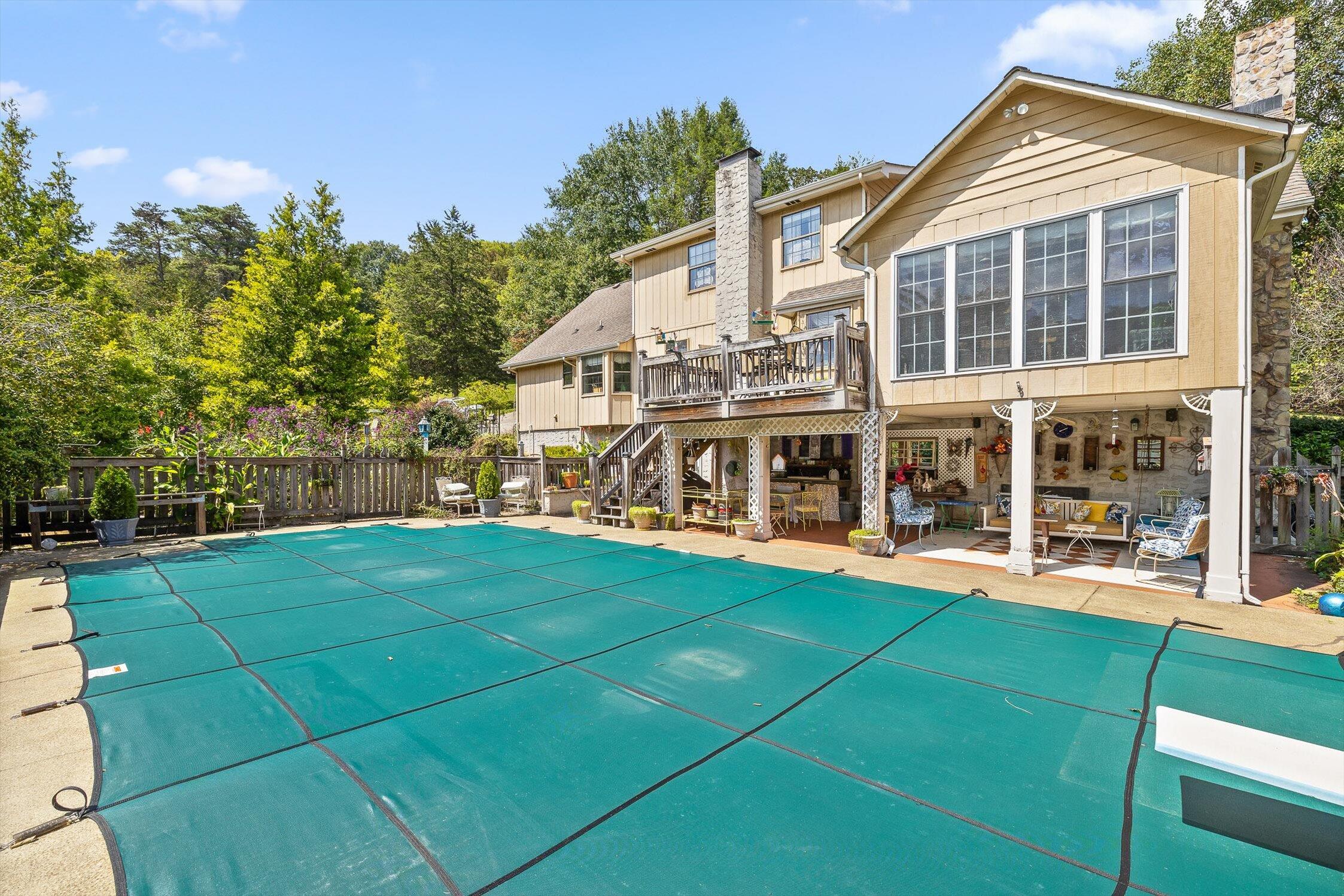 Chattanooga, Tennessee 37415, United States, 3 Bedrooms Bedrooms, ,4 BathroomsBathrooms,Residential,Pending,208810