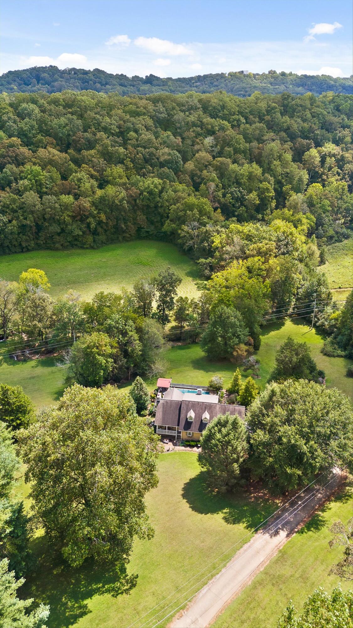 Chattanooga, Tennessee 37415, United States, 3 Bedrooms Bedrooms, ,4 BathroomsBathrooms,Residential,Pending,208810