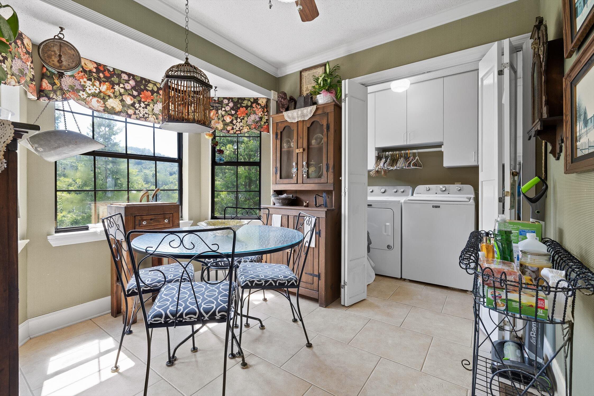 Chattanooga, Tennessee 37415, United States, 3 Bedrooms Bedrooms, ,4 BathroomsBathrooms,Residential,Pending,208810