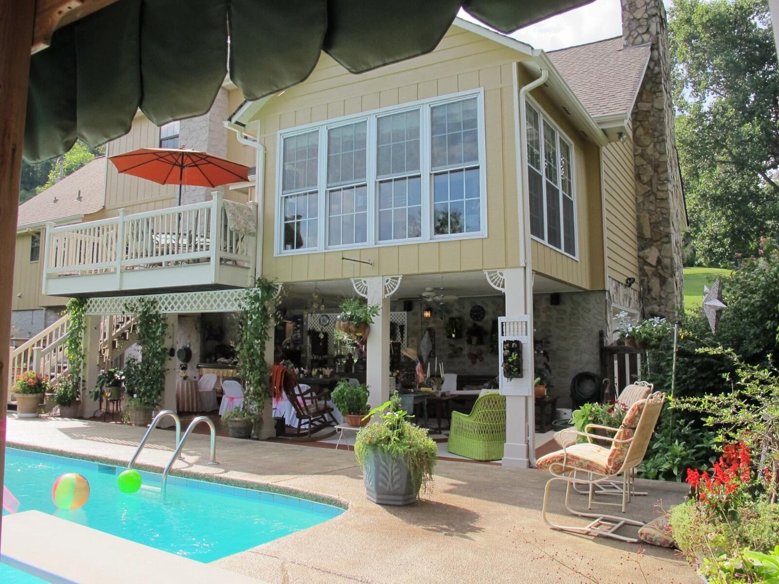 Chattanooga, Tennessee 37415, United States, 3 Bedrooms Bedrooms, ,4 BathroomsBathrooms,Residential,Pending,208810