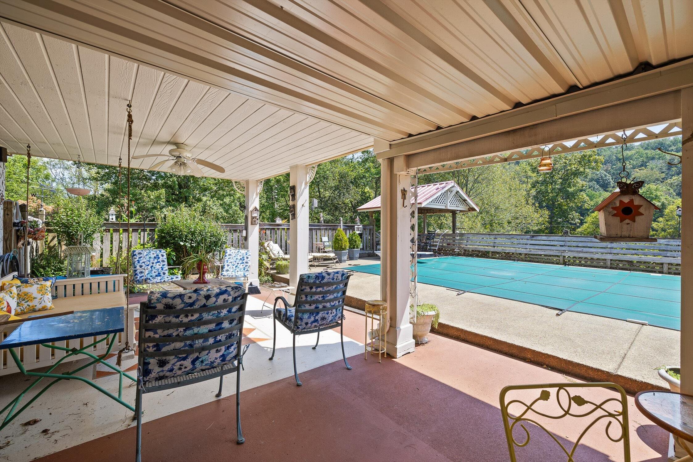 Chattanooga, Tennessee 37415, United States, 3 Bedrooms Bedrooms, ,4 BathroomsBathrooms,Residential,Pending,208810