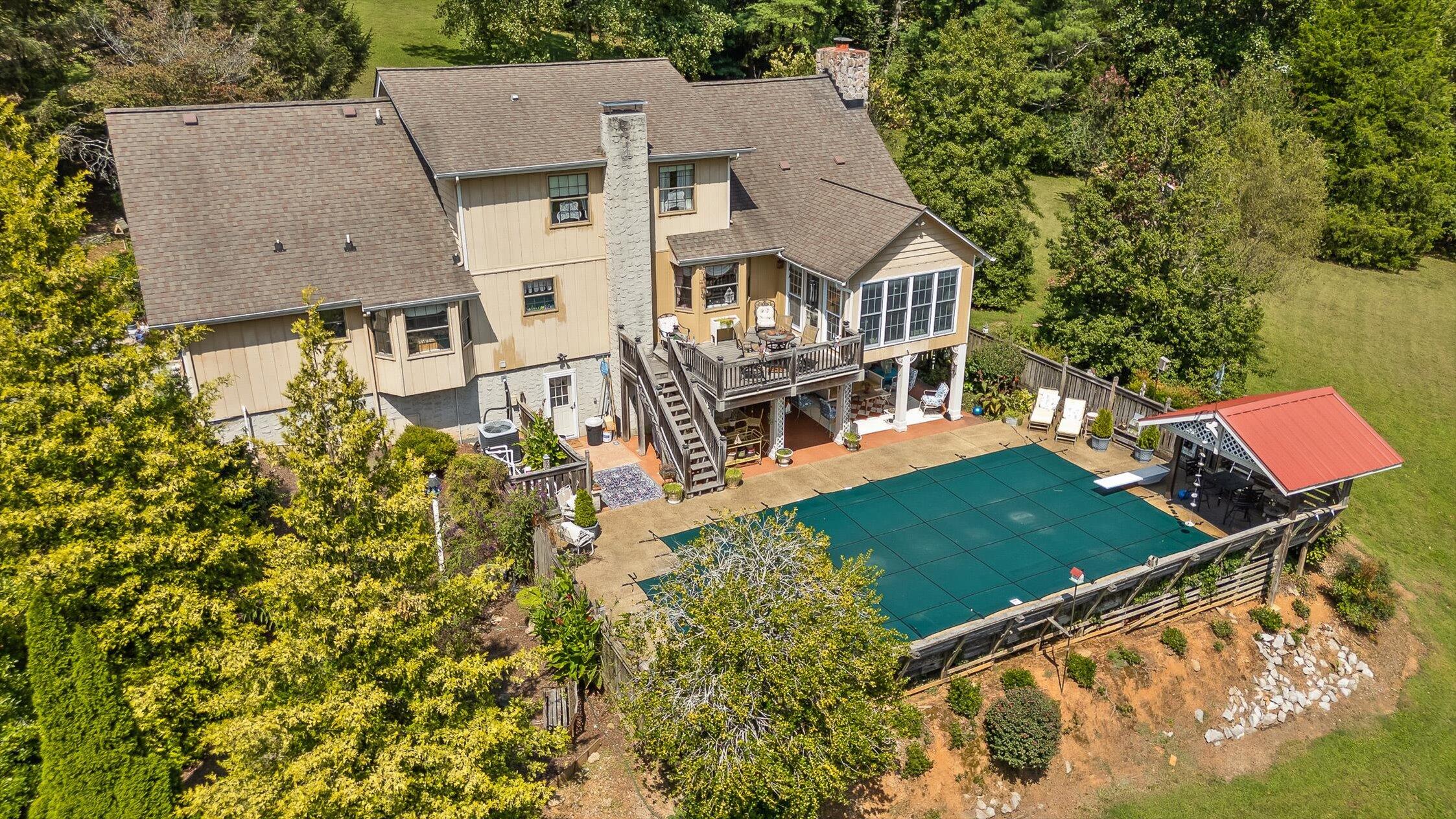 Chattanooga, Tennessee 37415, United States, 3 Bedrooms Bedrooms, ,4 BathroomsBathrooms,Residential,Pending,208810