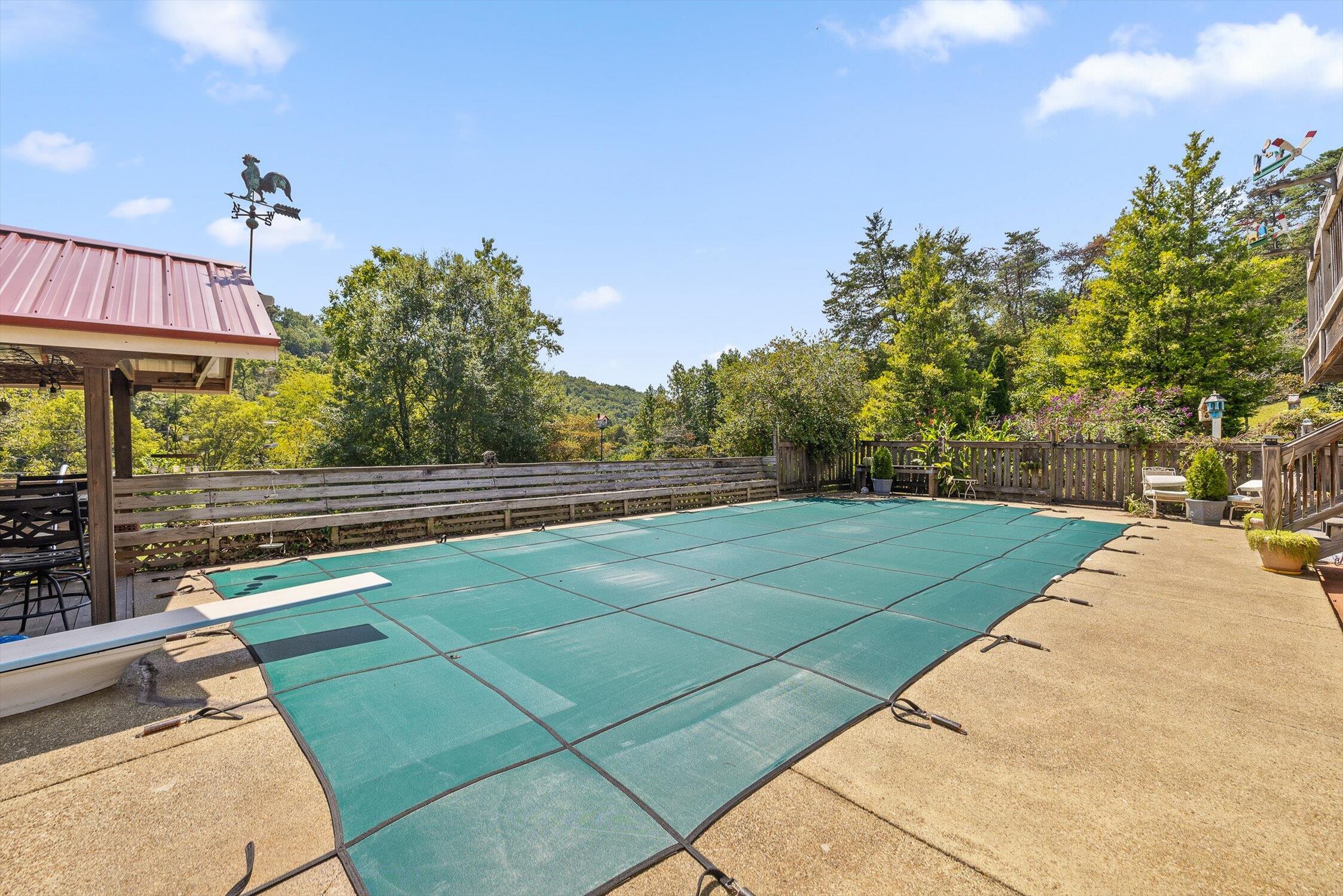 Chattanooga, Tennessee 37415, United States, 3 Bedrooms Bedrooms, ,4 BathroomsBathrooms,Residential,Pending,208810