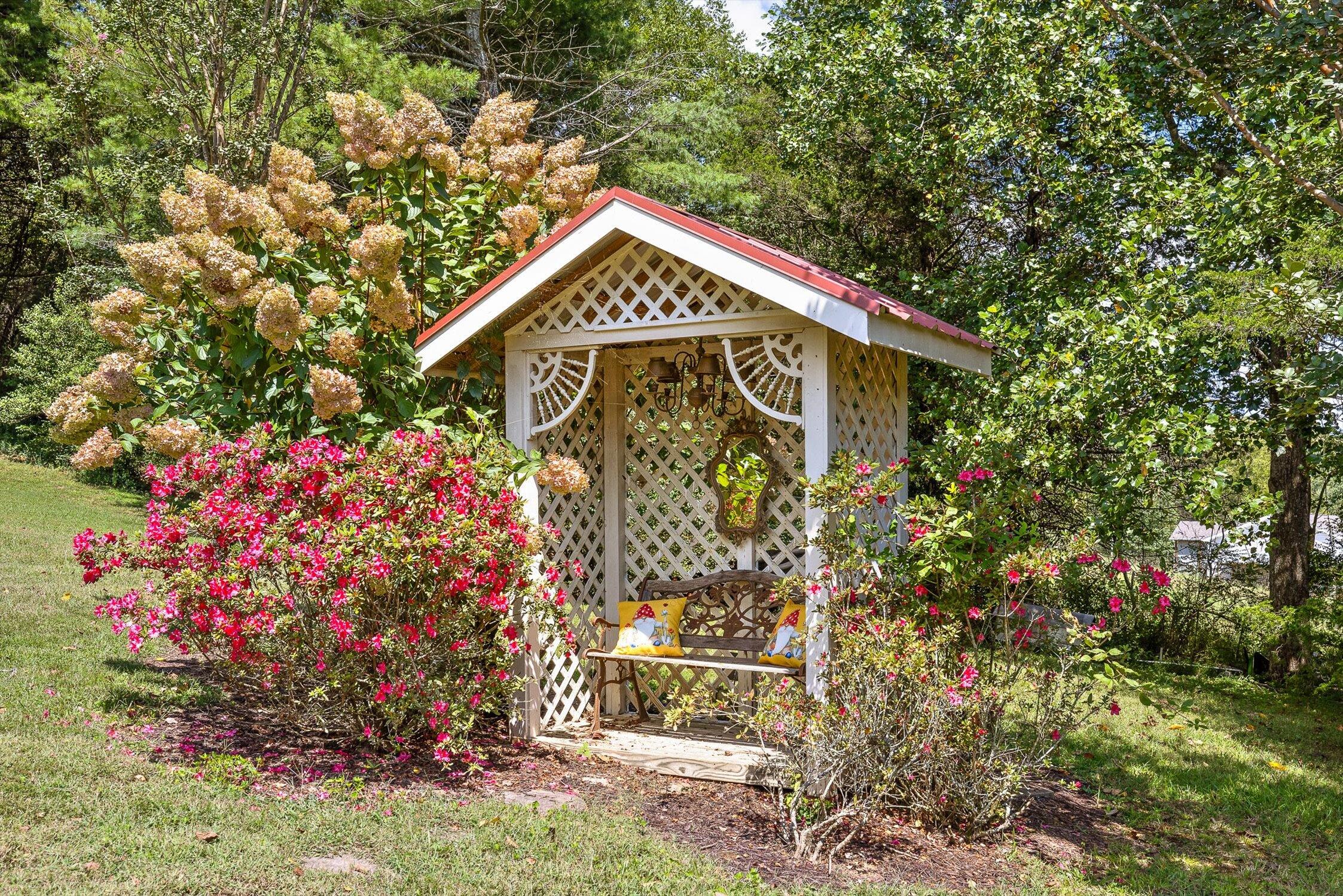 Chattanooga, Tennessee 37415, United States, 3 Bedrooms Bedrooms, ,4 BathroomsBathrooms,Residential,Pending,208810