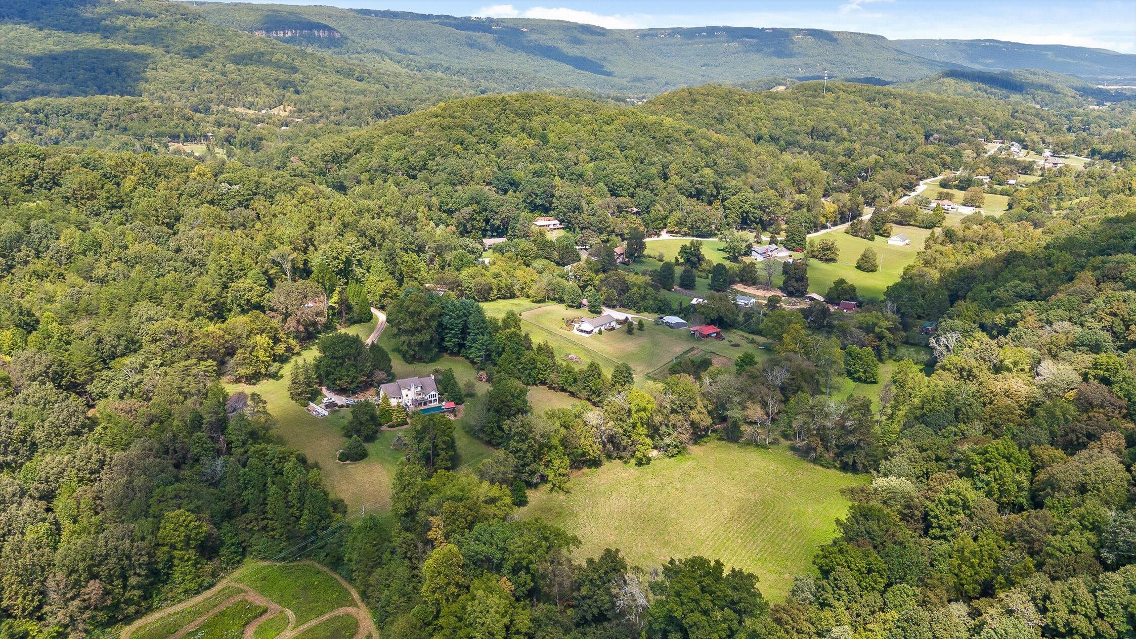 Chattanooga, Tennessee 37415, United States, 3 Bedrooms Bedrooms, ,4 BathroomsBathrooms,Residential,Pending,208810