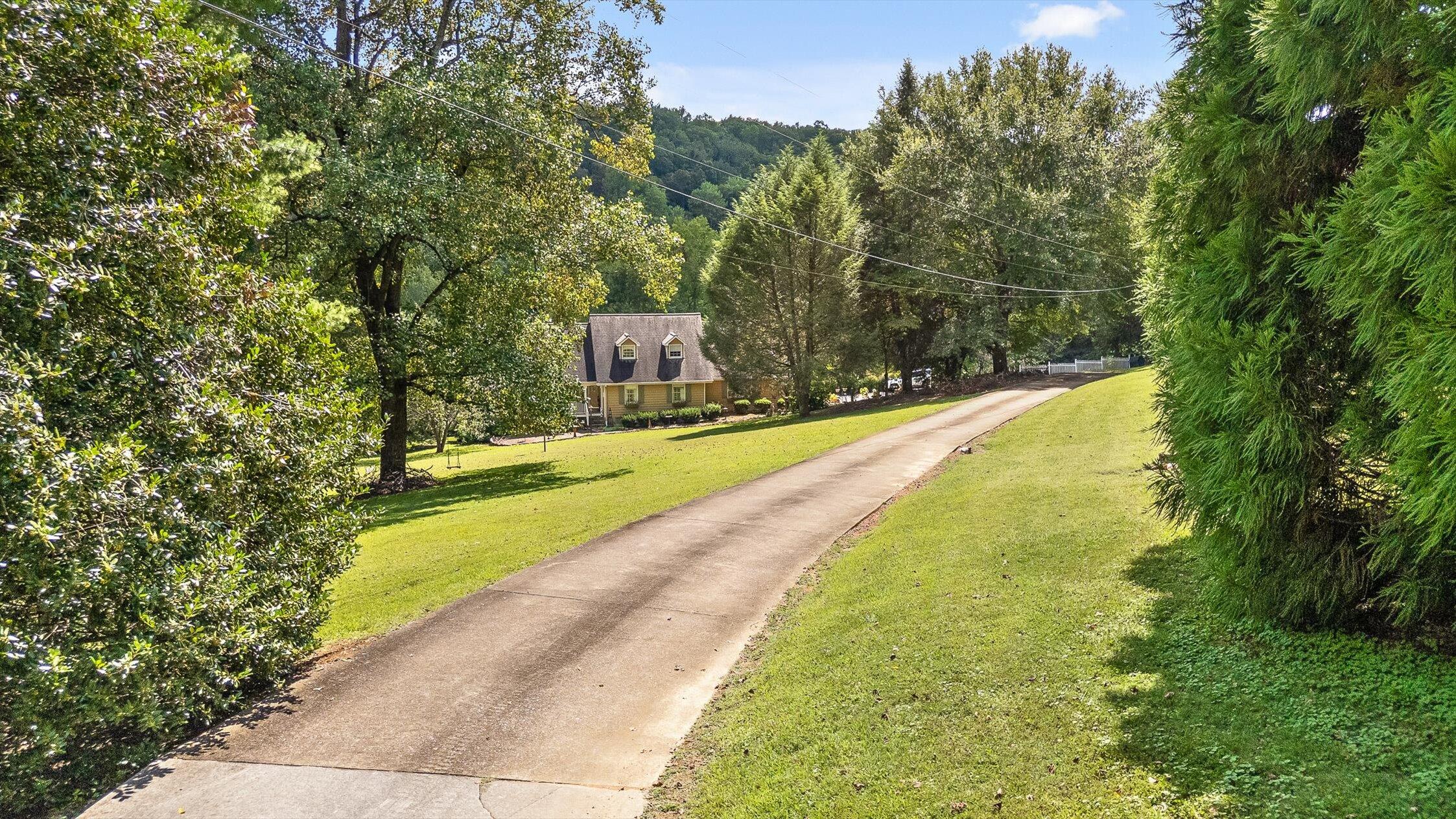 Chattanooga, Tennessee 37415, United States, 3 Bedrooms Bedrooms, ,4 BathroomsBathrooms,Residential,Pending,208810