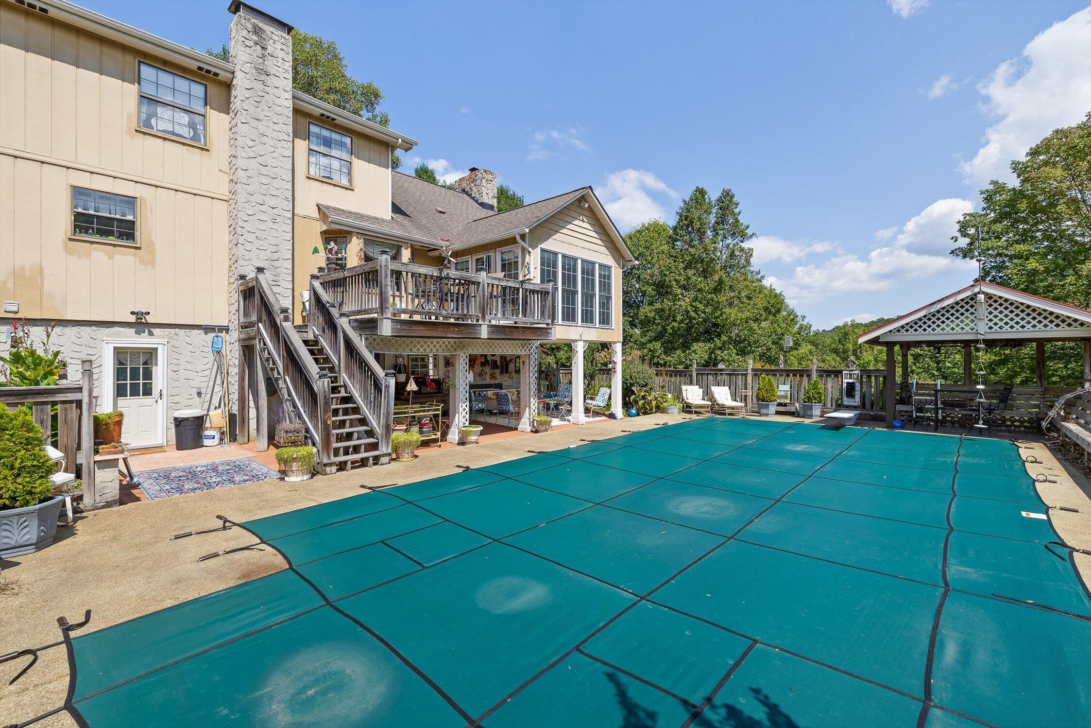 Chattanooga, Tennessee 37415, United States, 3 Bedrooms Bedrooms, ,4 BathroomsBathrooms,Residential,Pending,208810