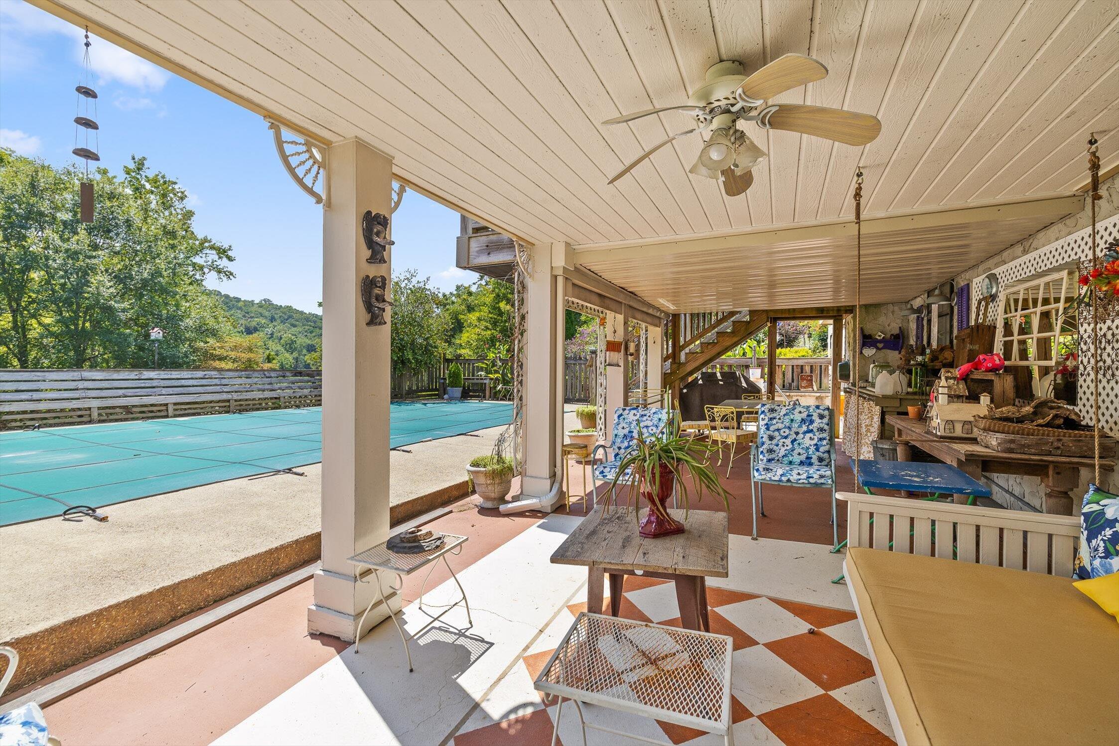 Chattanooga, Tennessee 37415, United States, 3 Bedrooms Bedrooms, ,4 BathroomsBathrooms,Residential,Pending,208810