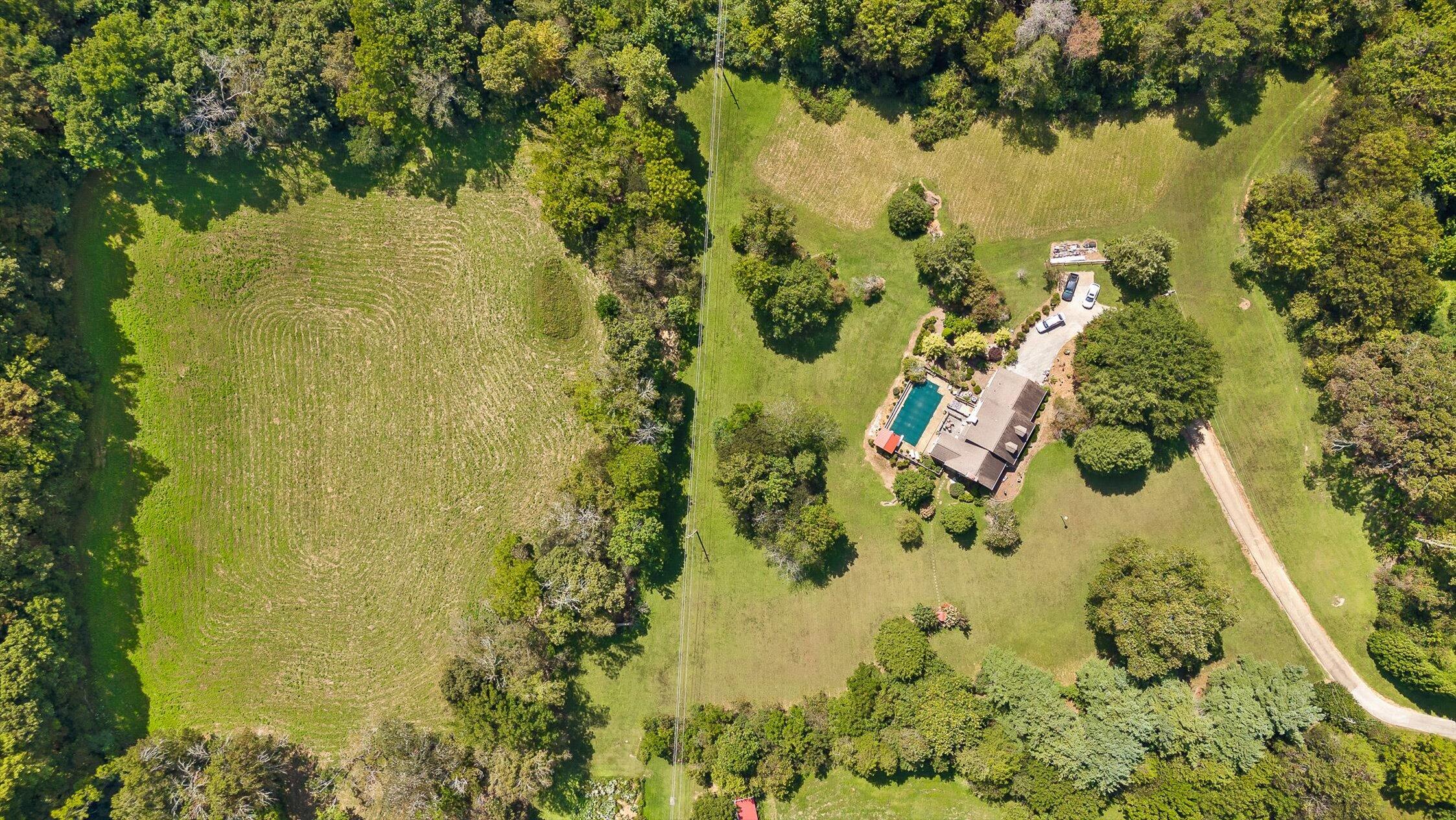 Chattanooga, Tennessee 37415, United States, 3 Bedrooms Bedrooms, ,4 BathroomsBathrooms,Residential,Pending,208810