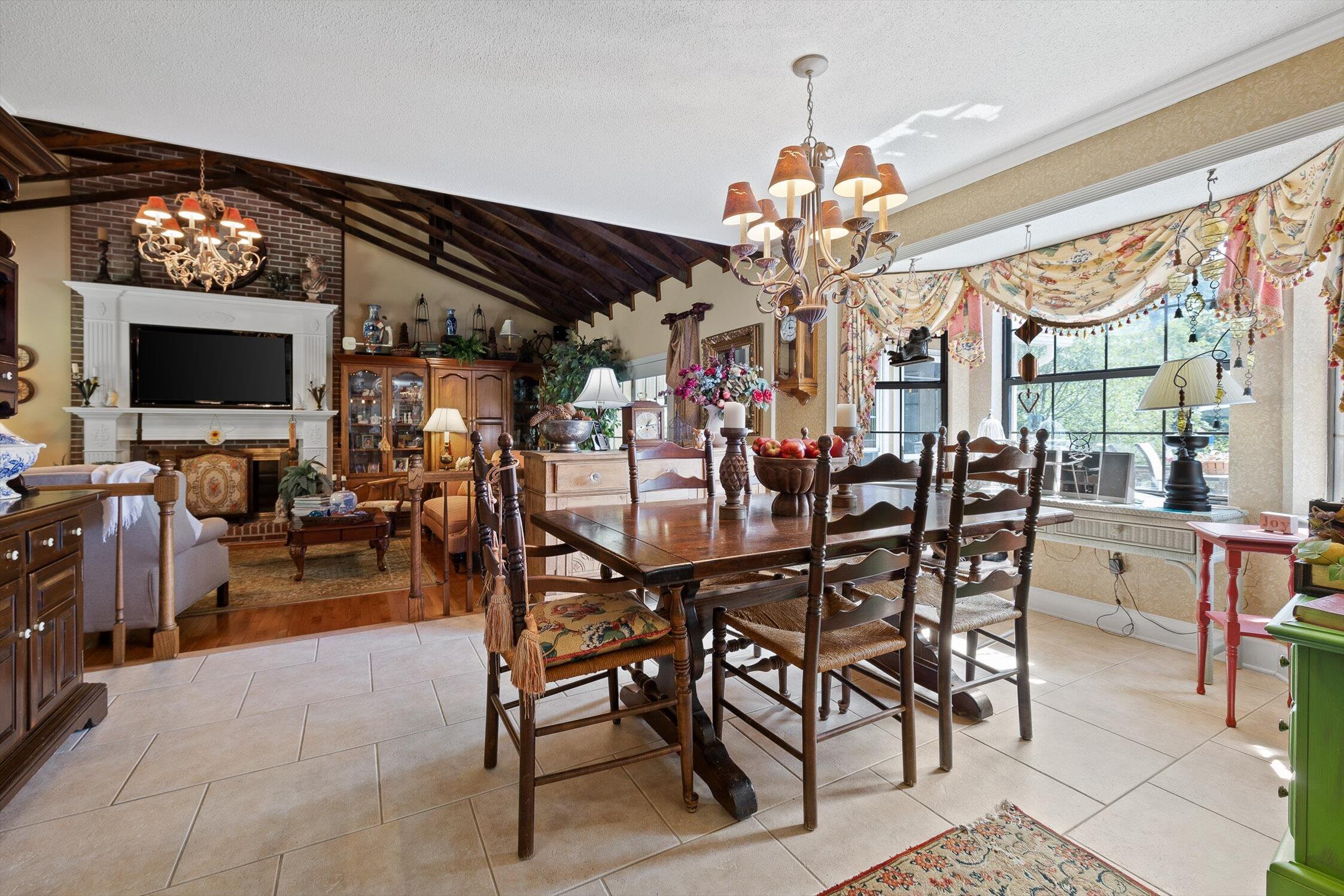 Chattanooga, Tennessee 37415, United States, 3 Bedrooms Bedrooms, ,4 BathroomsBathrooms,Residential,Pending,208810