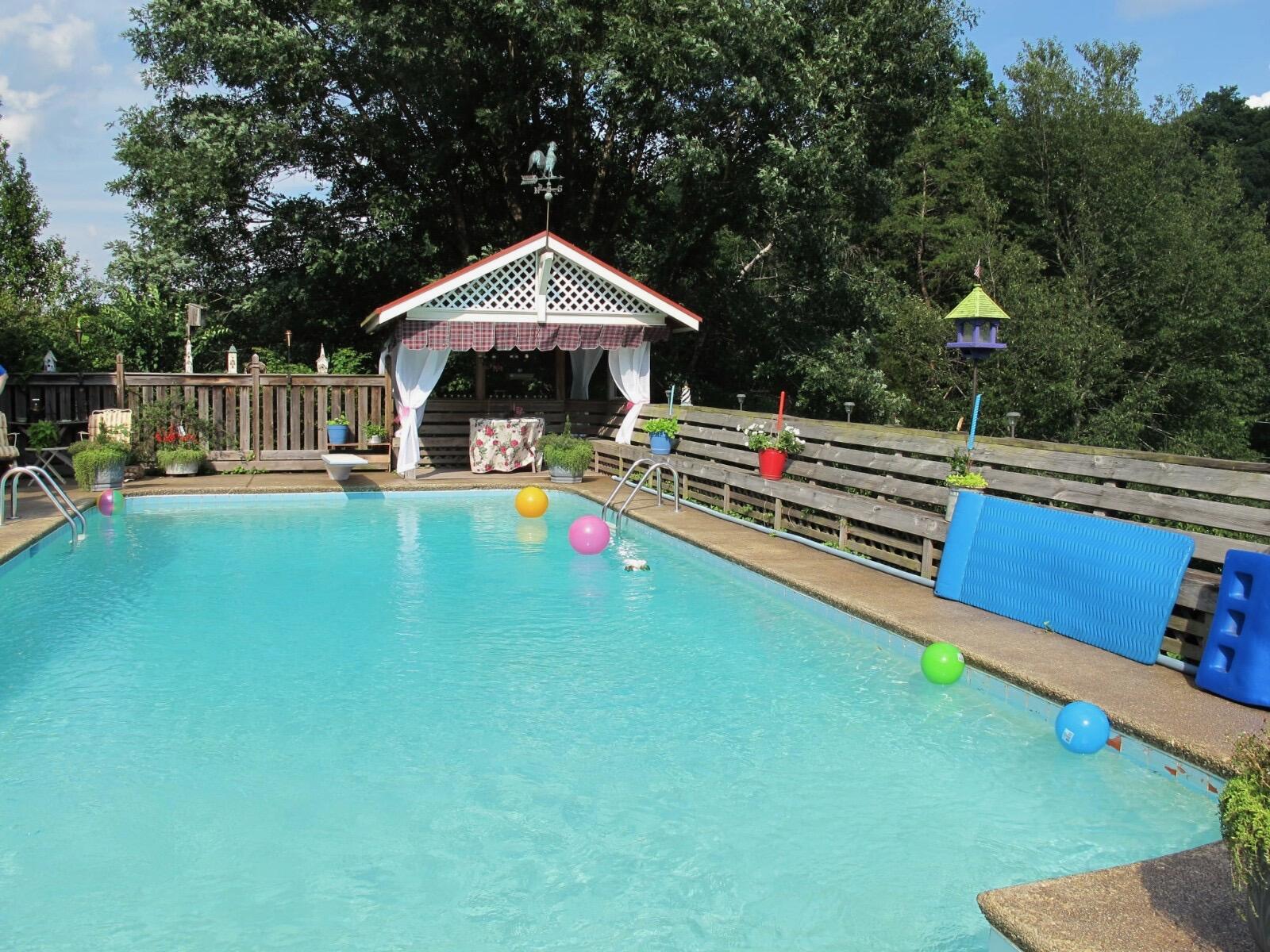 Chattanooga, Tennessee 37415, United States, 3 Bedrooms Bedrooms, ,4 BathroomsBathrooms,Residential,Pending,208810