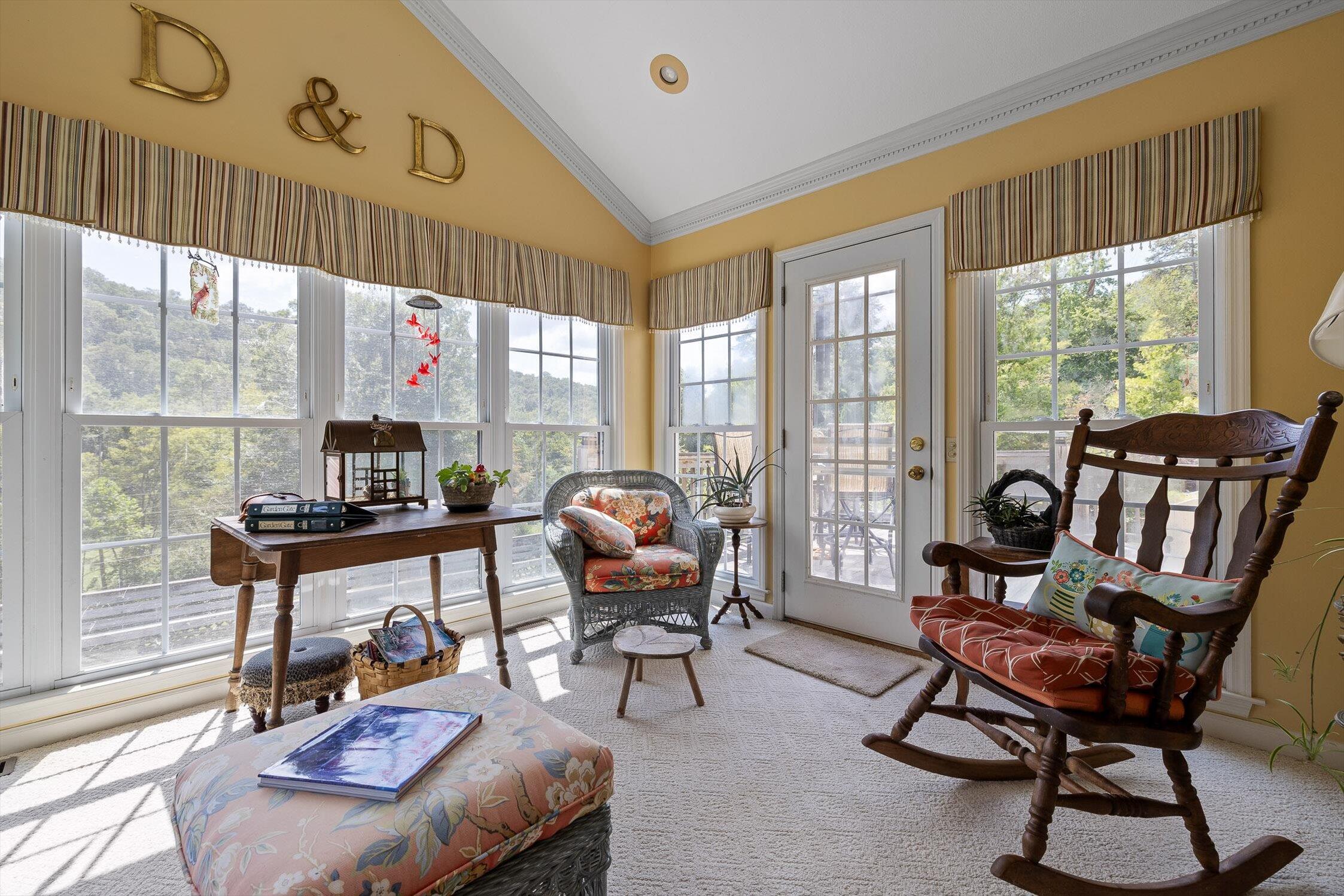 Chattanooga, Tennessee 37415, United States, 3 Bedrooms Bedrooms, ,4 BathroomsBathrooms,Residential,Pending,208810