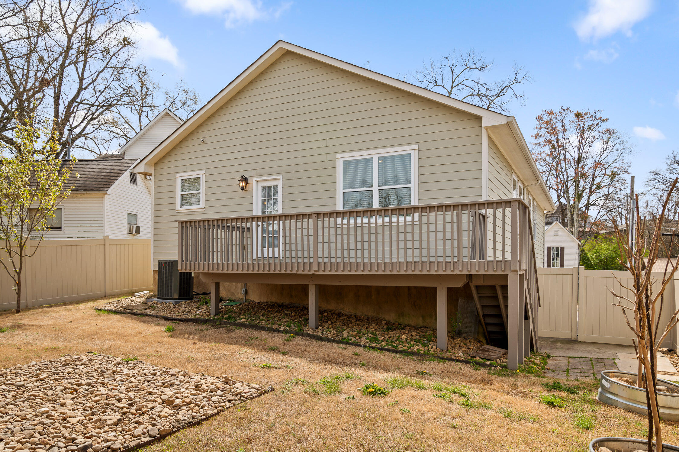 Chattanooga, Tennessee 37405, United States, 3 Bedrooms Bedrooms, ,2 BathroomsBathrooms,Residential,Active,91894