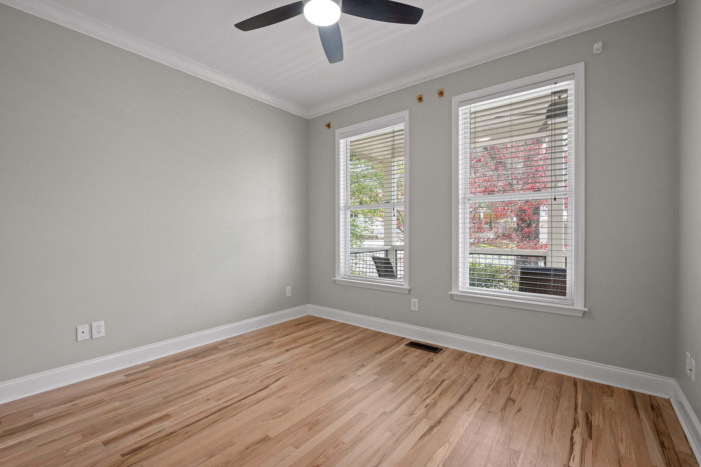 Chattanooga, Tennessee 37405, United States, 3 Bedrooms Bedrooms, ,2 BathroomsBathrooms,Residential,Active,91894