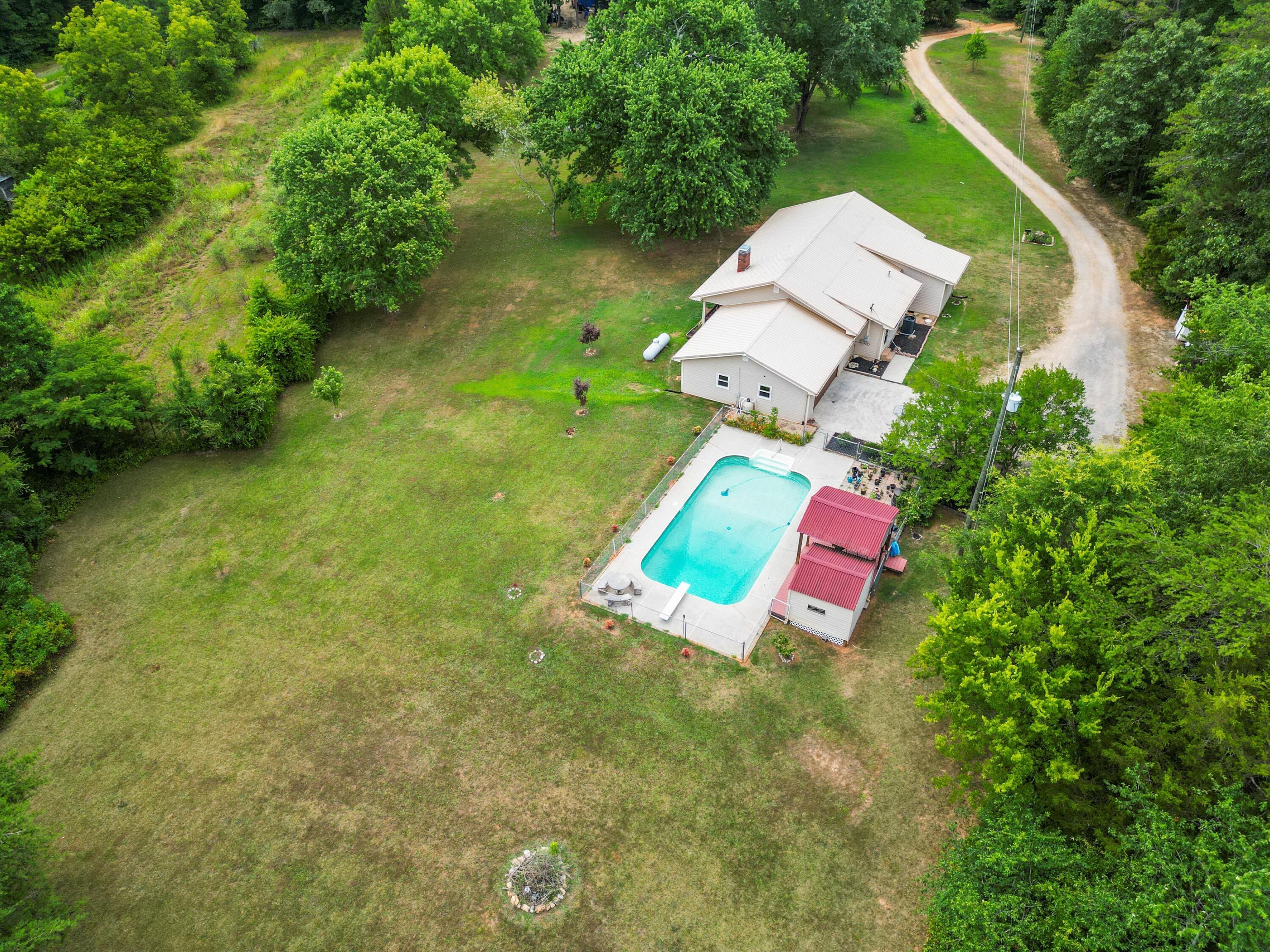 142 Holli Bird Lane, Ringgold, Georgia image 1