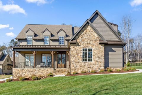 Photo of 8293 Mountain Laurel Trail, Signal Mountain, TN 37377 (MLS # 1529988)