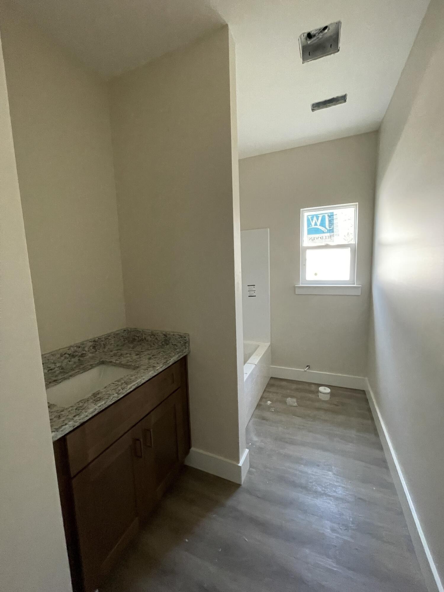 South Pittsburg, Tennessee 37380, United States, 3 Bedrooms Bedrooms, ,2 BathroomsBathrooms,Residential,Contingent,33213